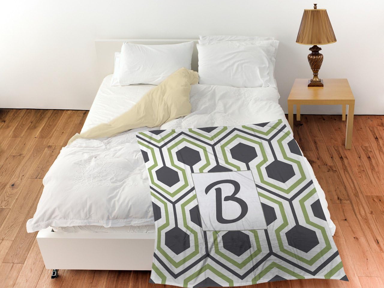 Manual Woodworkers & Weavers Coral Fleece Throw, 30 by 40-Inch, Monogrammed Letter B, Grey Honeycomb