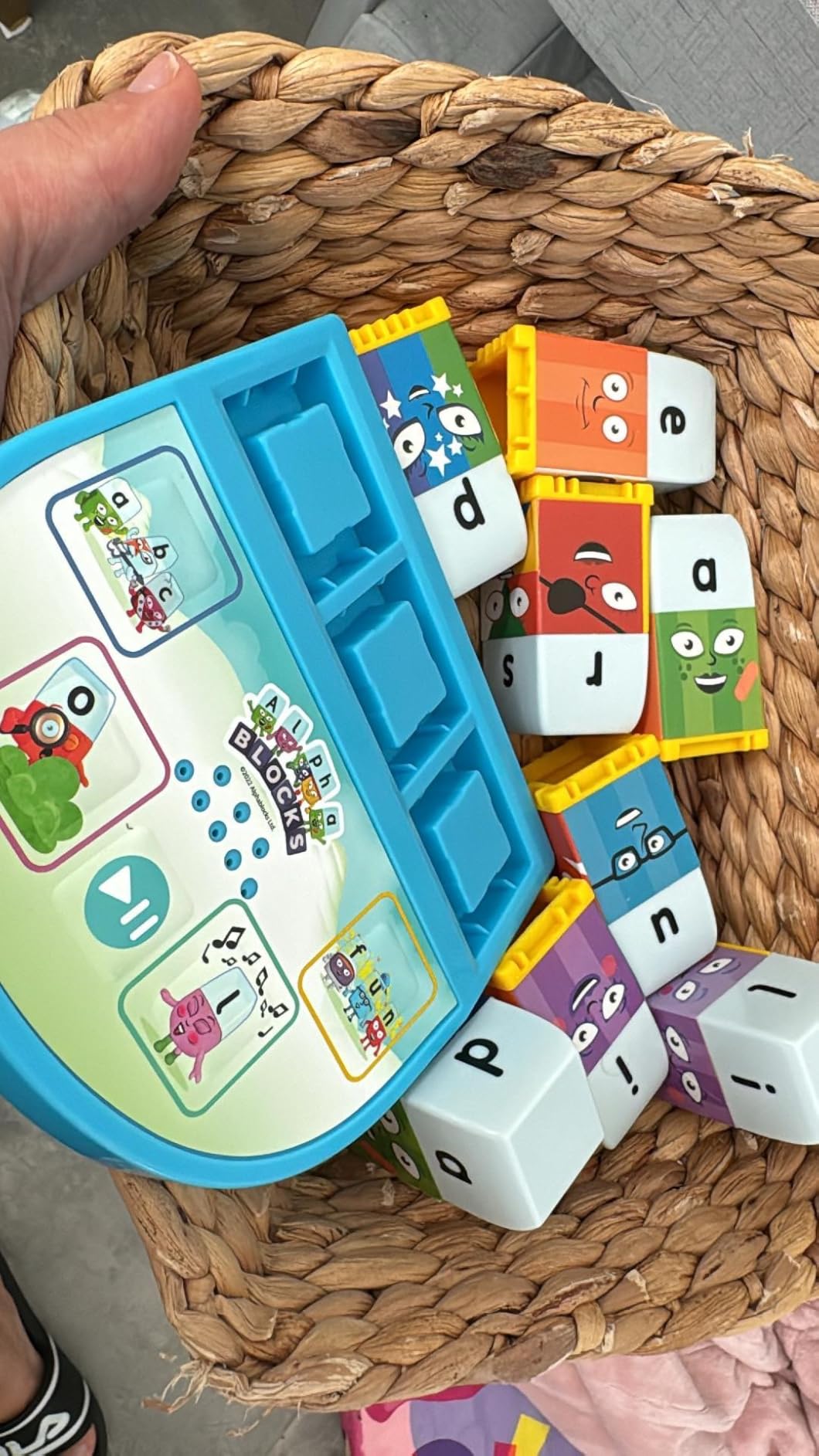 Alphablocks | Ranbow | Word Magc - YouTube