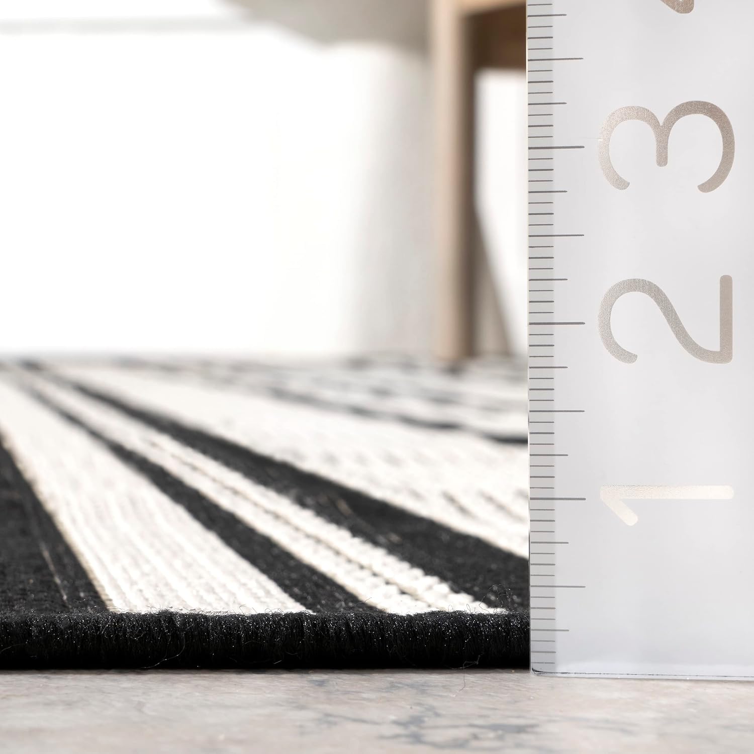 Rugs USA Gazania Striped Indoor/Outdoor Area Rug, 4x6, Black