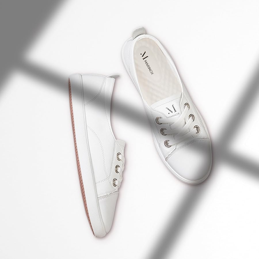 ホワイトフラットシューズ（箱付き） ホワイトフラットシューズ（箱付き）