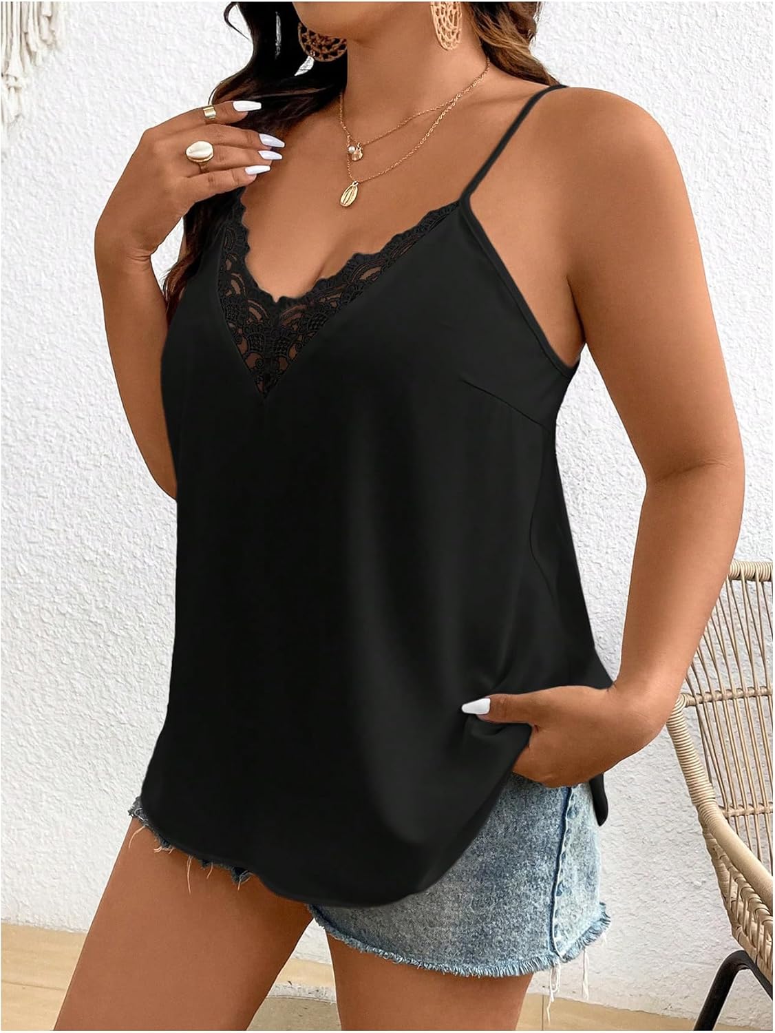 SOLY HUX Women's Plus Size Camisole Tops Floral Lace V Neck Spaghetti Strap Dressy Casual Tops - Image 4