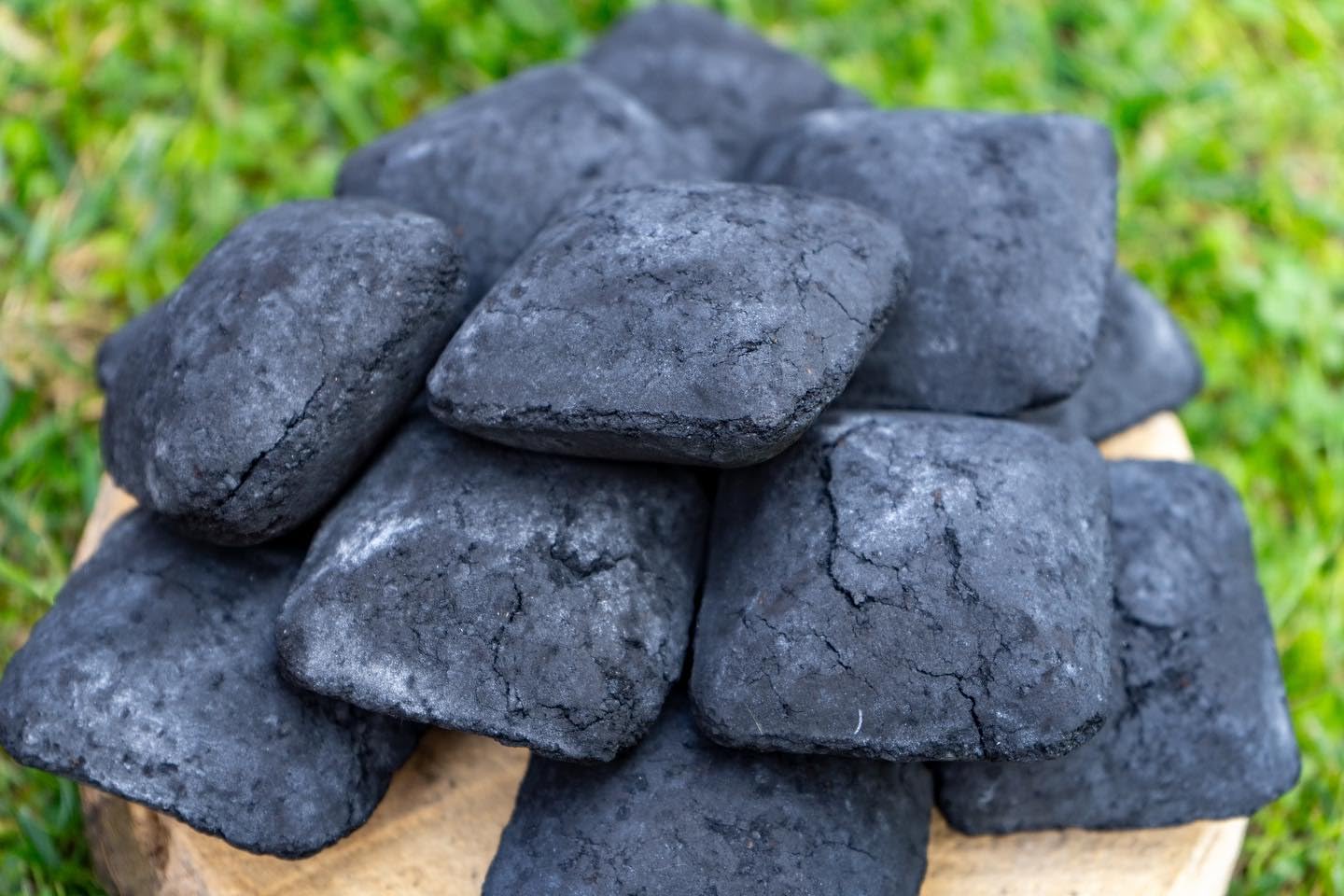 TORO - Briquettes XL pour barbecue, composées de Quebracho Blanco, adaptées à la fois à la cuisson rapide et à la cuisson lente, taille XL, 3 kg