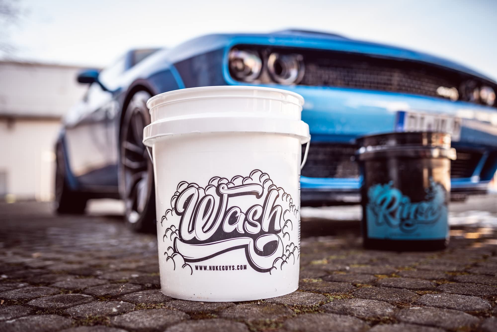 Nuke Guys Handwäsche Auto Bundle - 2X Wascheimer 5GAL Bucket Set + 1x Grit Guard Schmutzfalle + Autoshampoo + Felgengel Felgenreiniger pH neutral + Gamma Dryer XXL Trockentuch + Waschhandschuh