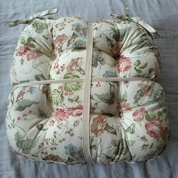 ローラアシュレイ シートクッション2枚 ローラアシュレイ シートクッション 2枚のセット - メルカリ