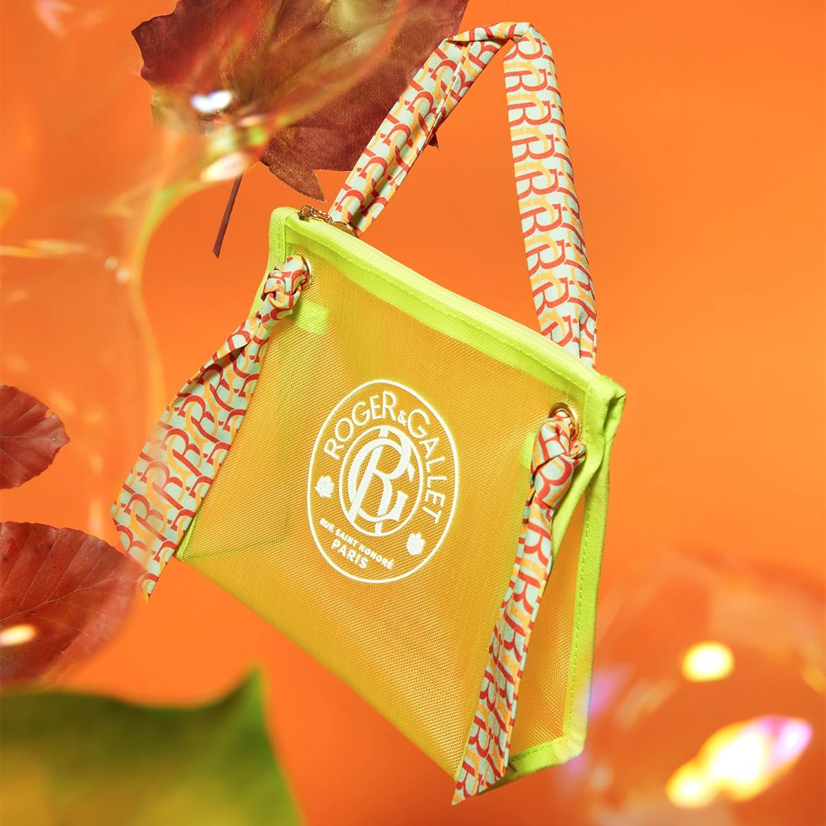 ROGER & GALLET | Travel-Pouch | Includes 1 oz Fragrance Water, 1.7 oz Perfumed Soap, & Limited Edition Travel Pouch | All Natural Body Care, Osmanthus Flower