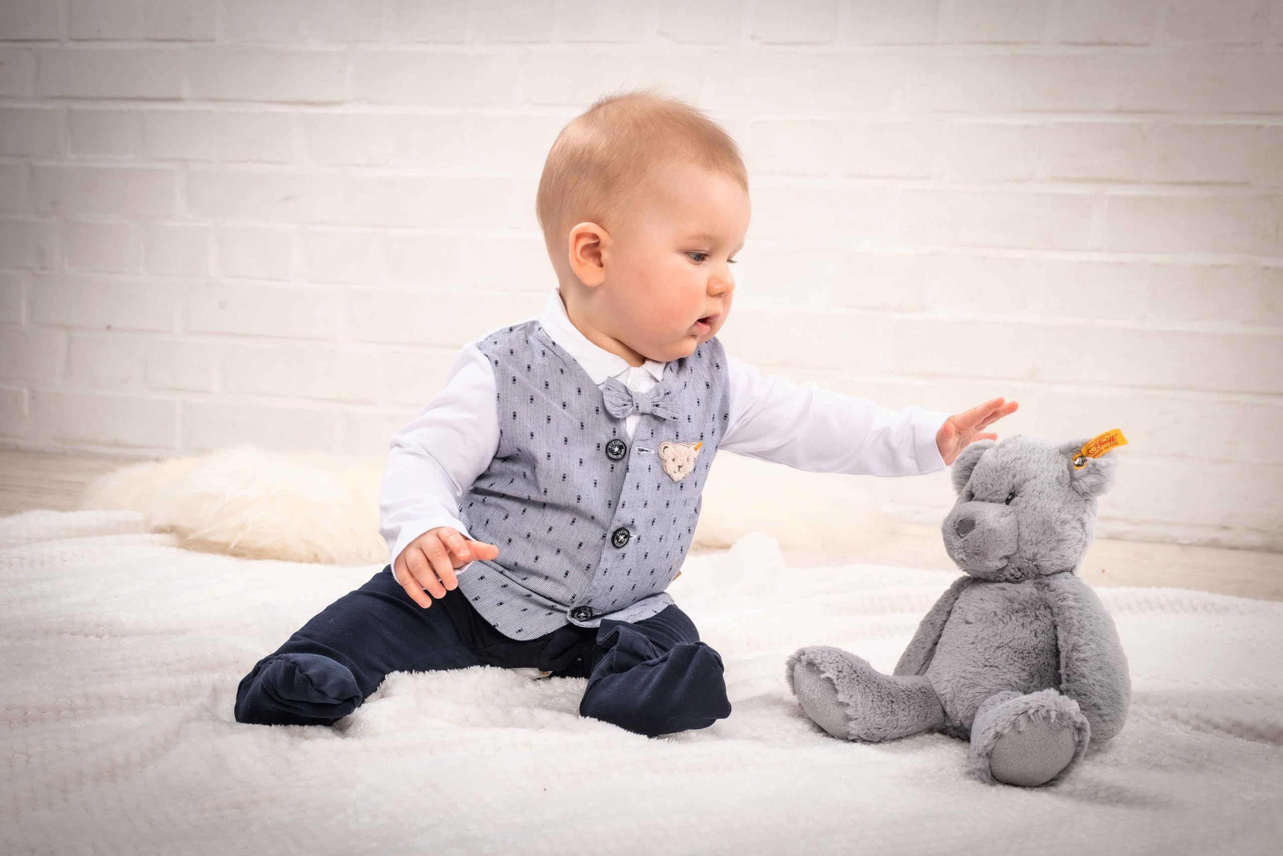 Steiff Strampler mit Blazer Optik EU Größe 86, Baby Anzug mit abnehmbarer Fliege, Blazer mit Hemdoptik, ein Hingucker bei festlichen Anlässen, aus hochwertigem Sweat Stoff