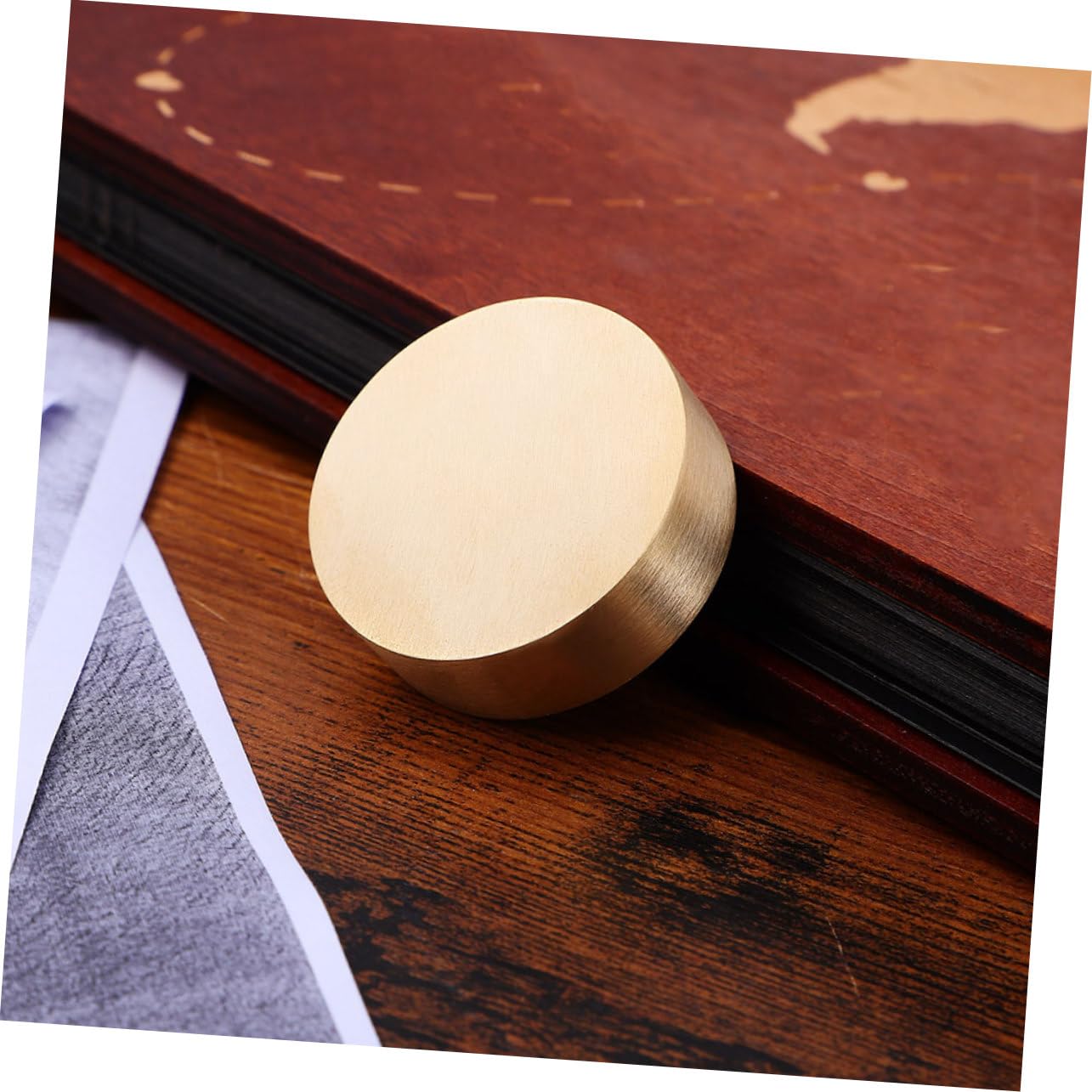 STOBOK 2 Stück Runde Briefbeschwerer aus Messing Dekorativ Klassisch für Kalligrafie Hält Papier Sicher dem Schreibtisch