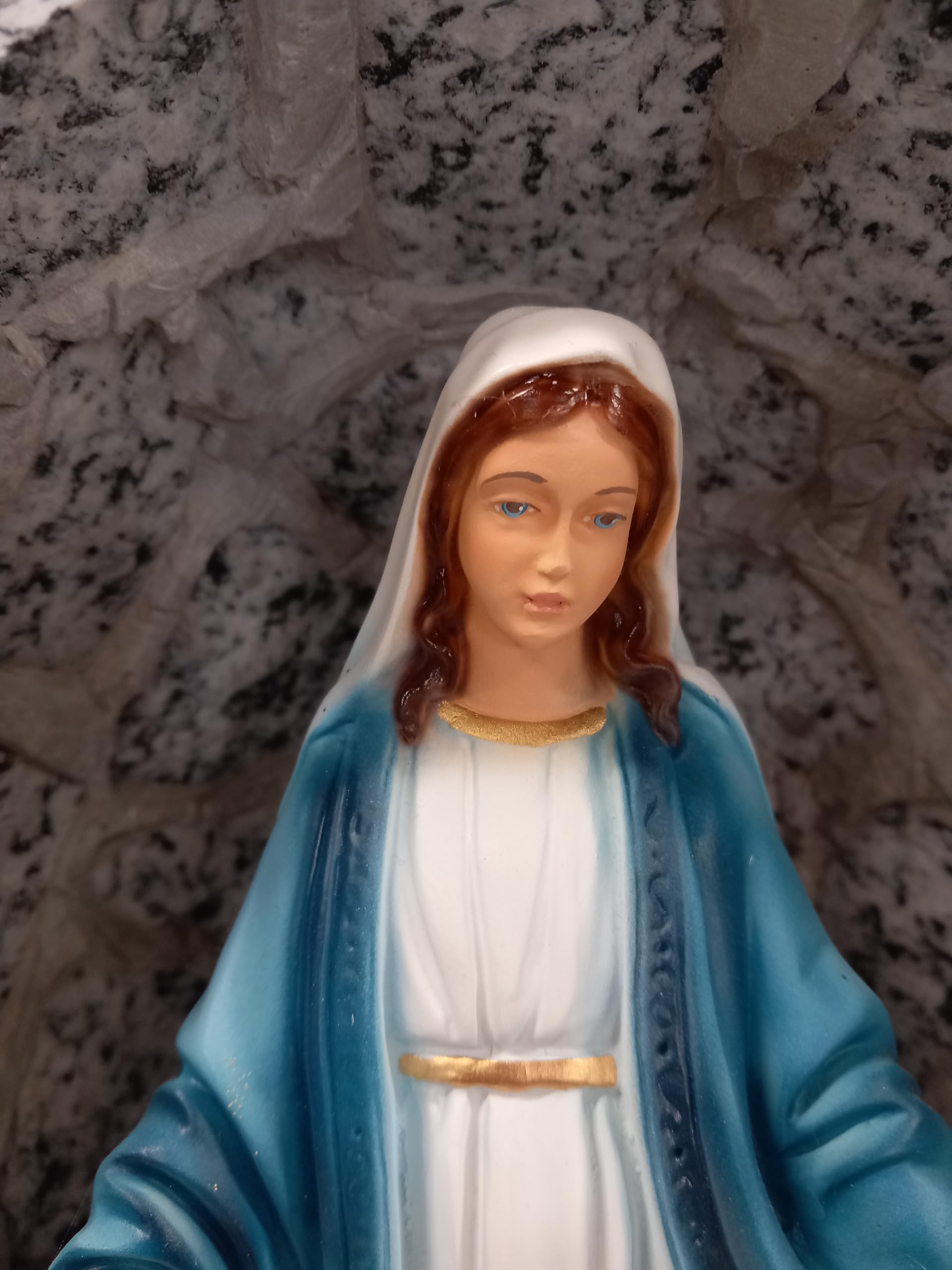Generico ArteSacraCaravaggio Grotta artigianale in granito grigio cm 37 x 27 con statua della Madonna Miracolosa cm 30 in marmo resina di produzione artigianale italiana, per esterni