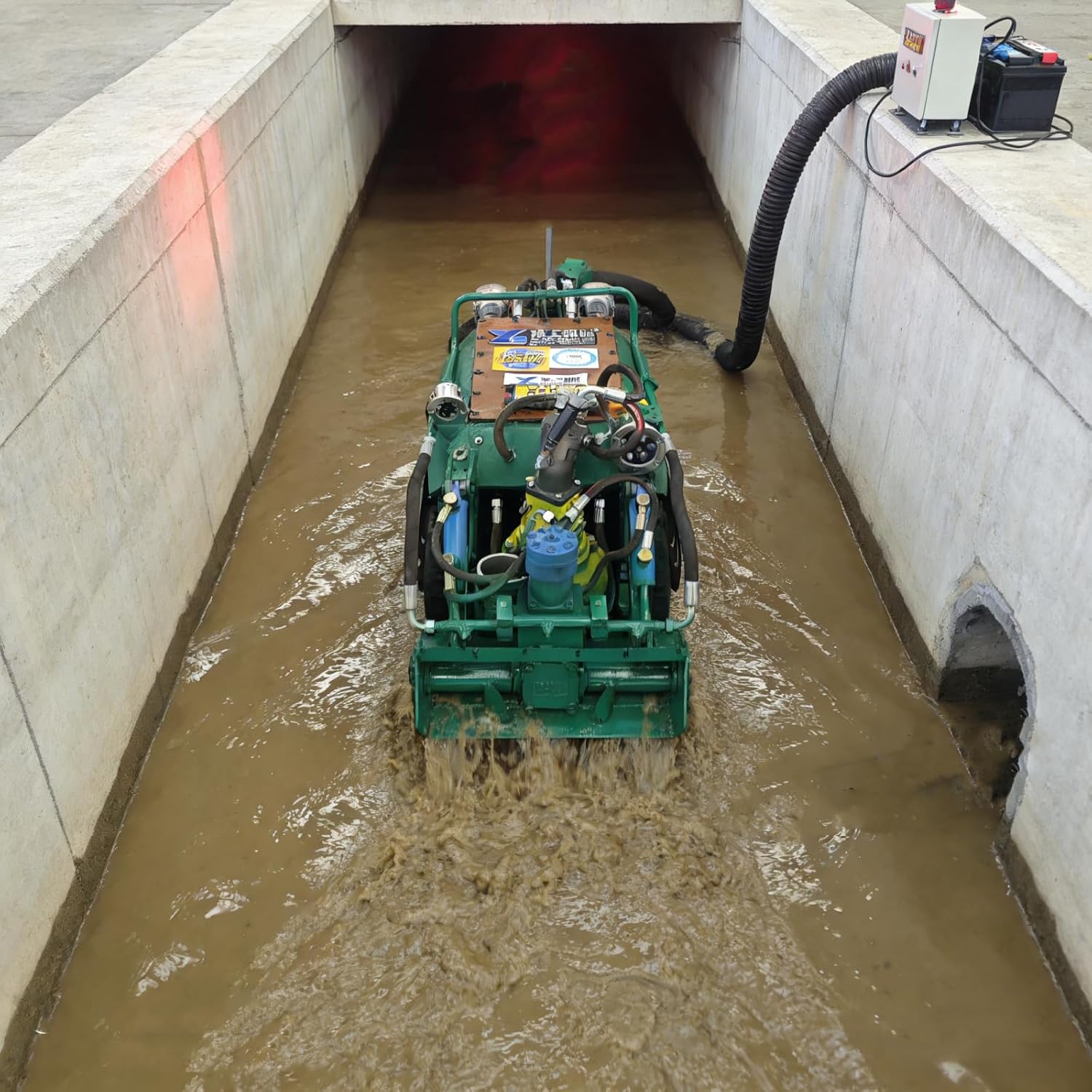 Desilting Robot for Efficient Waterway Cleaning, High-Power Sludge Removal Machine for Rivers and Canals, Portable and Easy to Operate