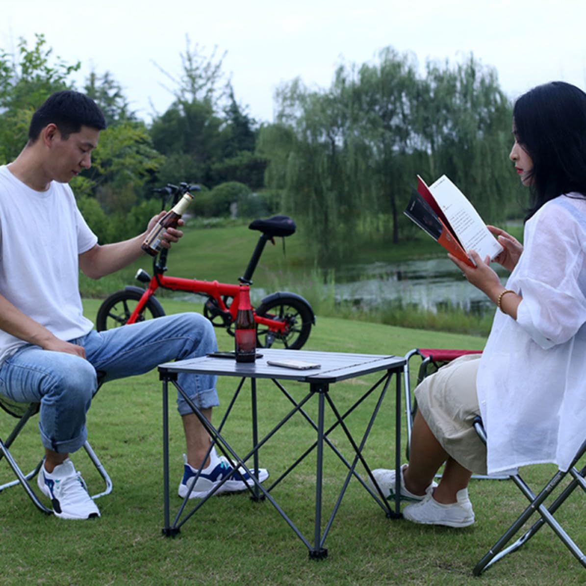PRETYZOOM Sgabello Pieghevole Portatile Sedia Compatta e Facile da Trasportare in Lega di Alluminio per Campeggio e Escursionismo per Attività Outdoor e Riunioni Sportive