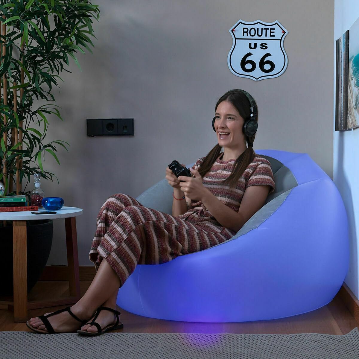 InnovaGoods® Puff Hinchable Exterior + Sillon con LED Multicolor, Resistente al Agua, Incluye Parche de reparación y Mando a Distancia, Sofa Ideal para Camping, Piscina, Interior y jardín