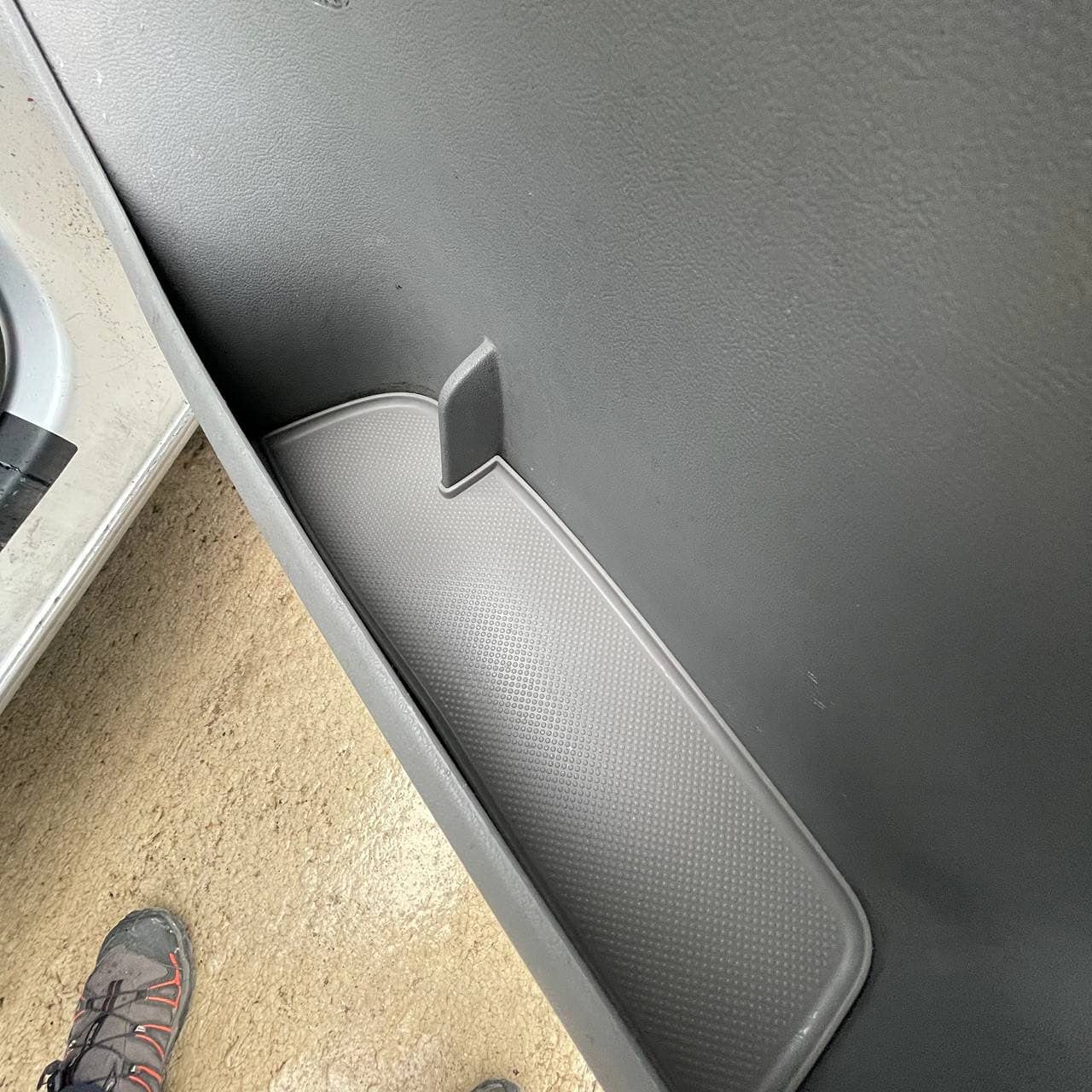 VAN-X kompatybilne z VW T5, T5.1 wkładki do kieszeni drzwi, guma, wkładka do drzwi (jasnoszara), podwójny pasażer + stylizacja wnętrza kierowcy