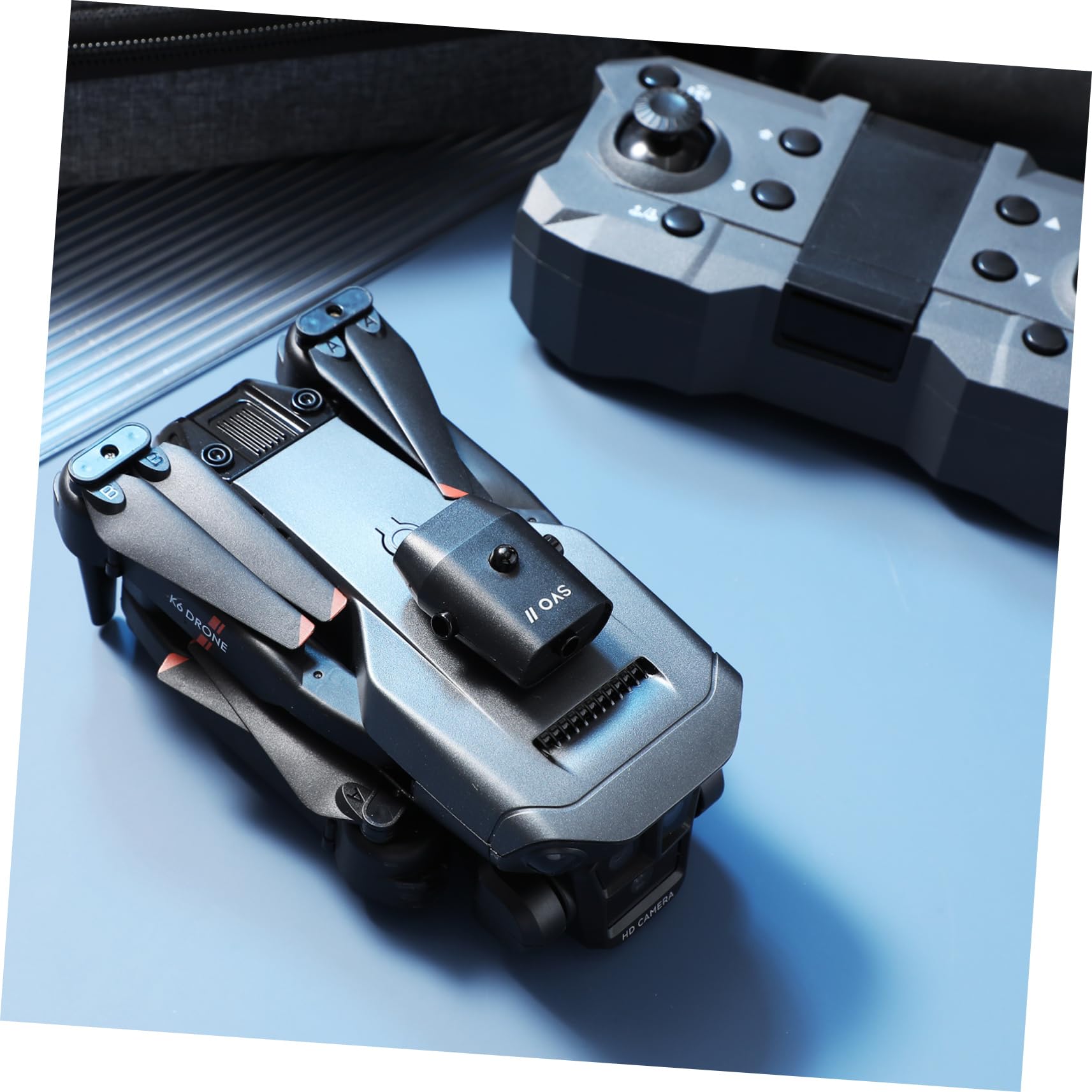 Drone Pieghevole Max con Tripla Fotocamera per Adulti Nero | 1800mah 3.7v, Lente Elettrica Regolabile 150°, Funzioni Acrobatiche e Decollo/atterraggio One-touch