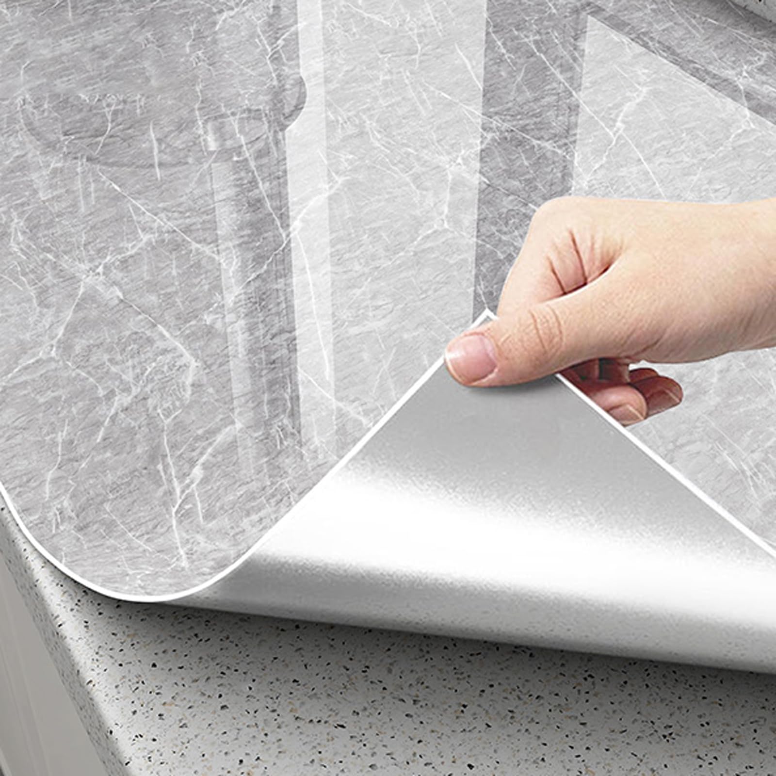 Carrelage adhésif mural cuisine anti-graisse pour rénover un plan de travail