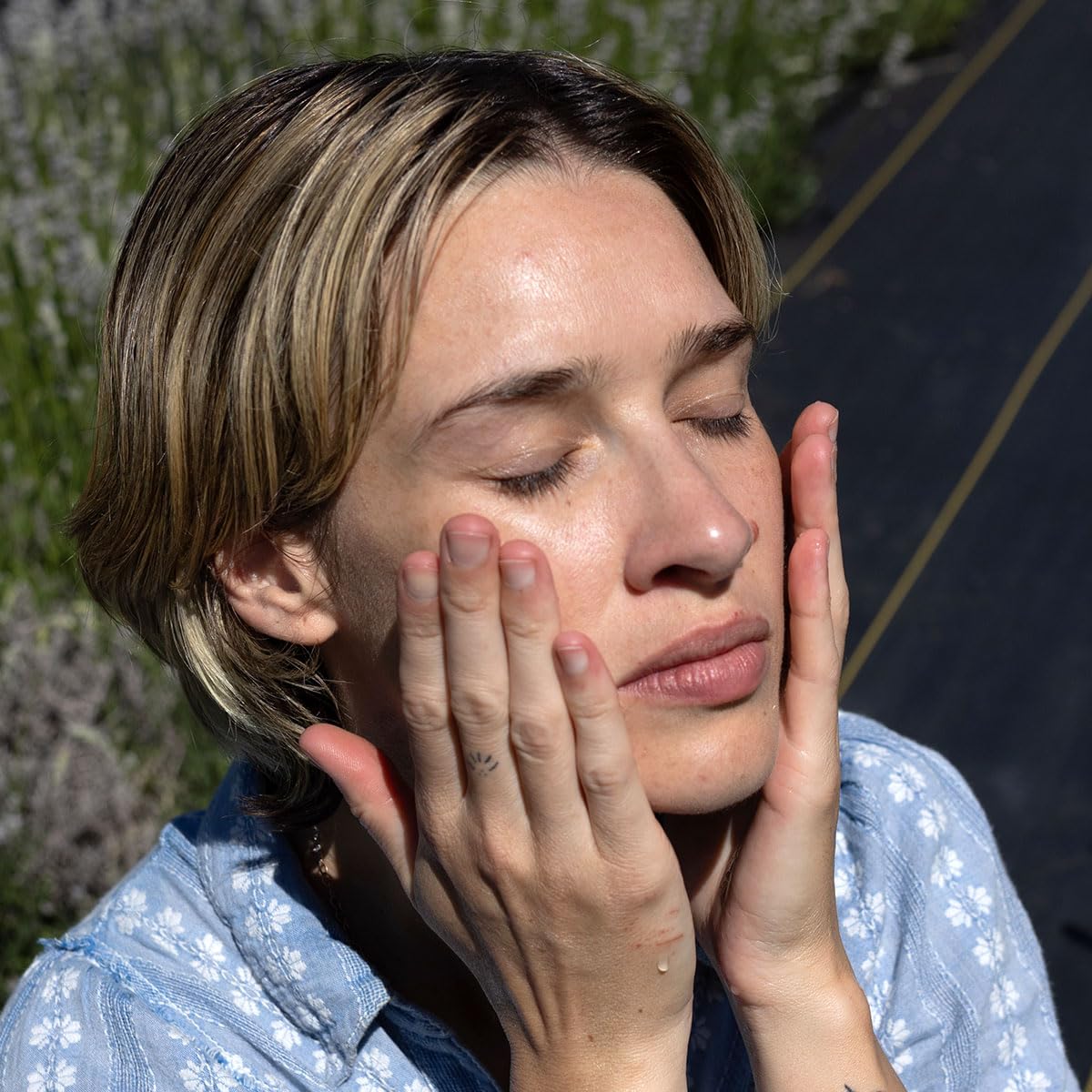 evanhealy Rosehip Calming Serum | Blue Skin Care Line with Organic Whole Essential Oils | Nurturing, Soothing Facial Oil Serum | Organic Facial Oil For Sensitive, Reactive Skin