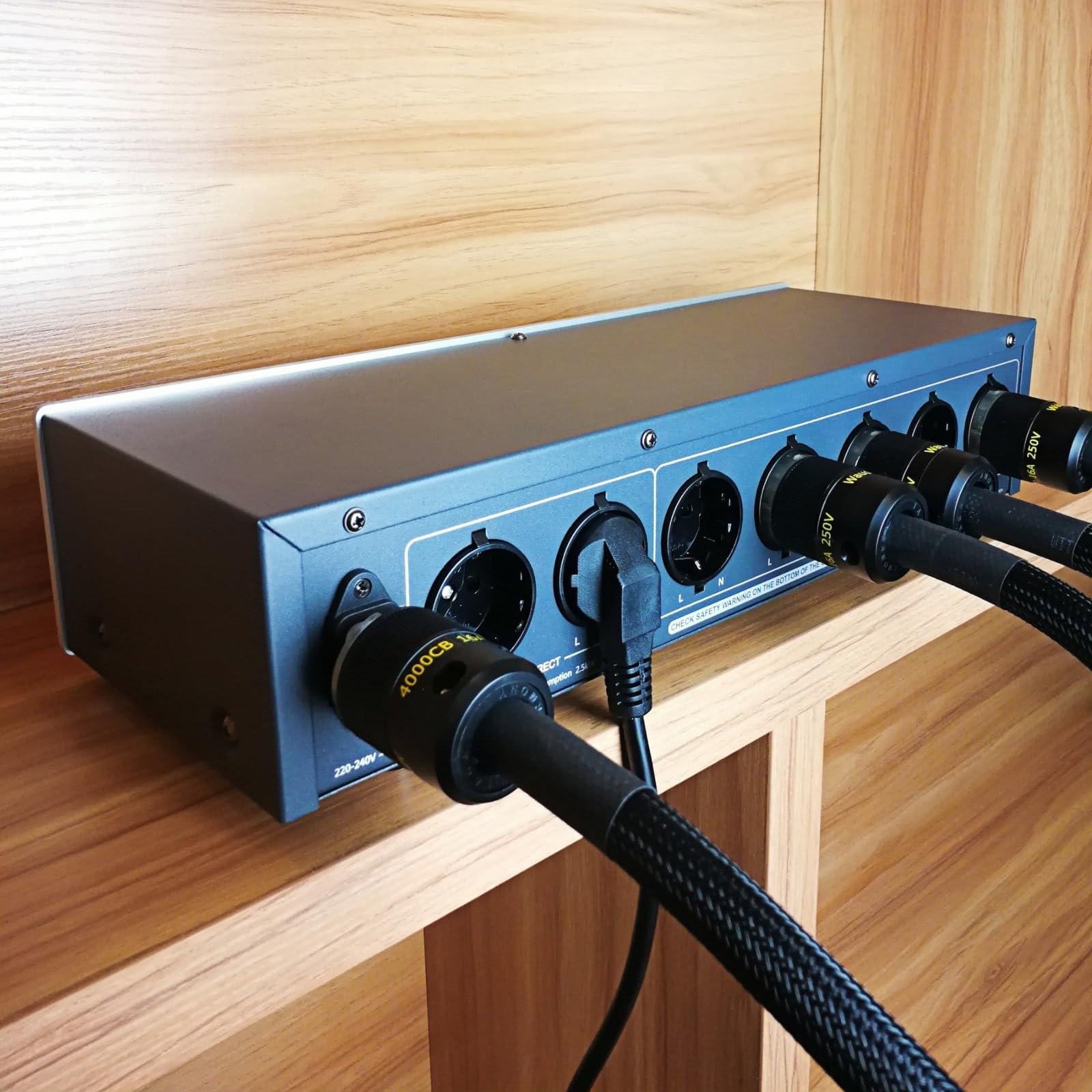 WAudio 10AWG Audio Netzkabel - Hi-FI Stromkabel Standard EU mit Schuko-Stecker und IEC-Stecker (2m)