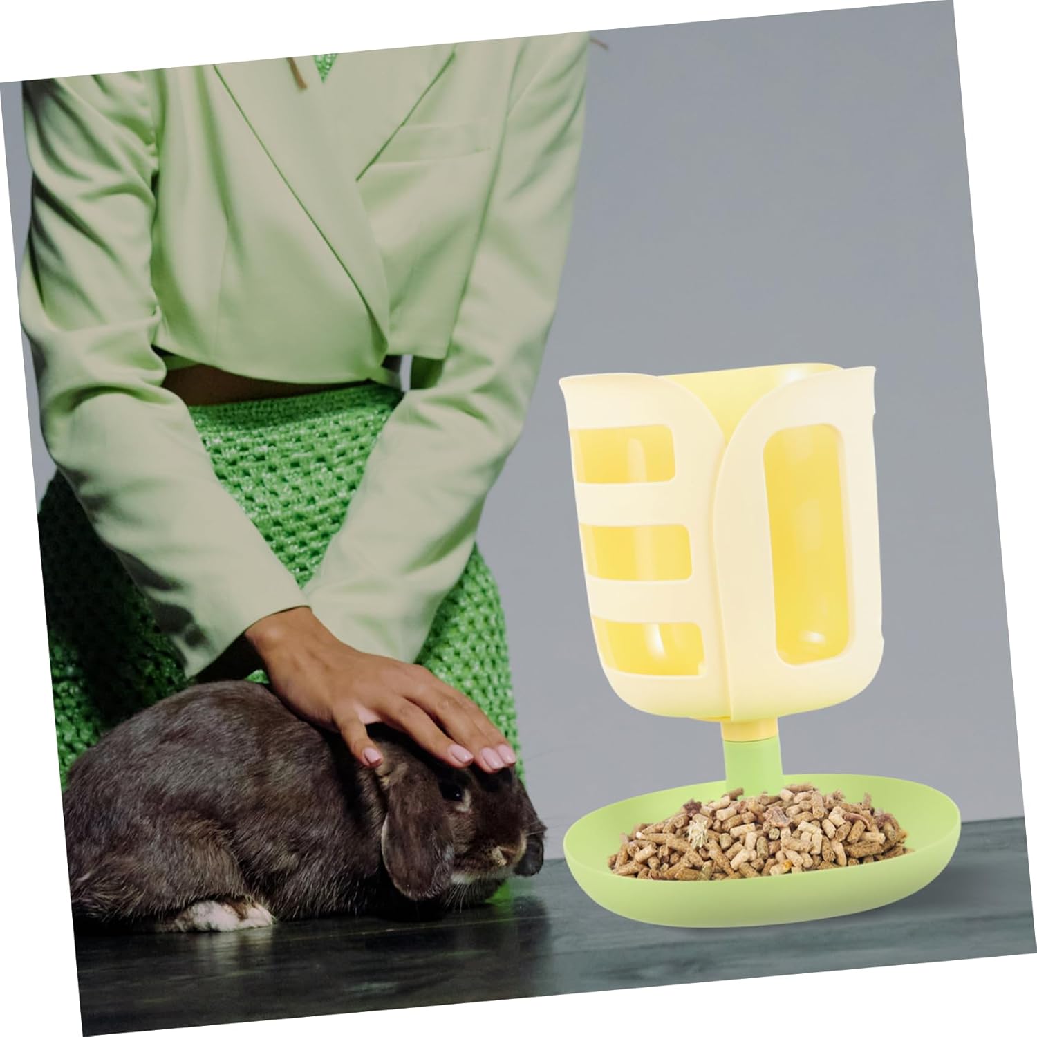 Rabbit Feeder Rack Tulip Shape Hay Holder for Rabbits Bunny Feeder Guinea Pig Food Dispenser