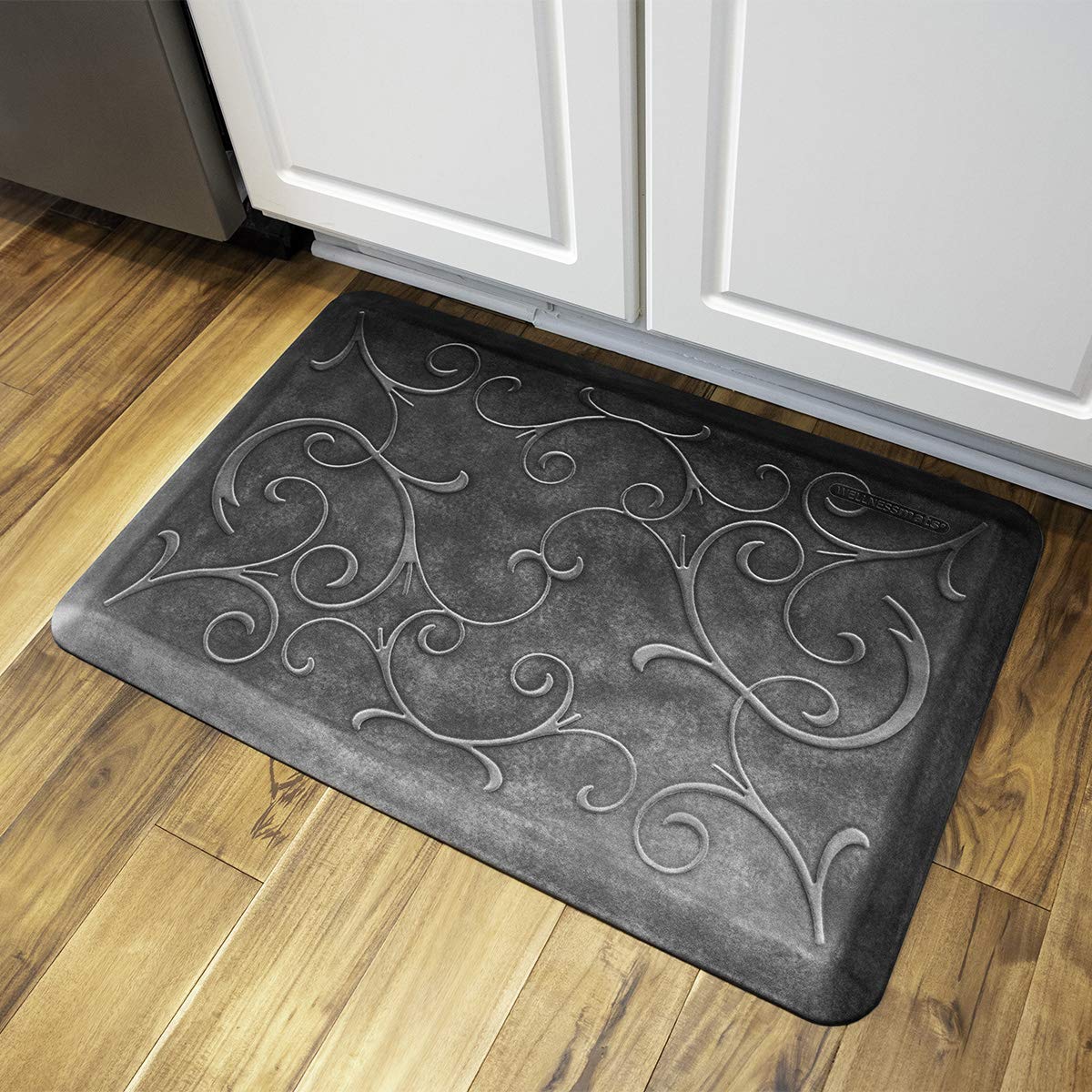 WellnessMats Bella Anti-Ermüdungsmatte – Weiches Blumenmuster, Für Küche & Stehpult | USA-made, Wasserabweisend