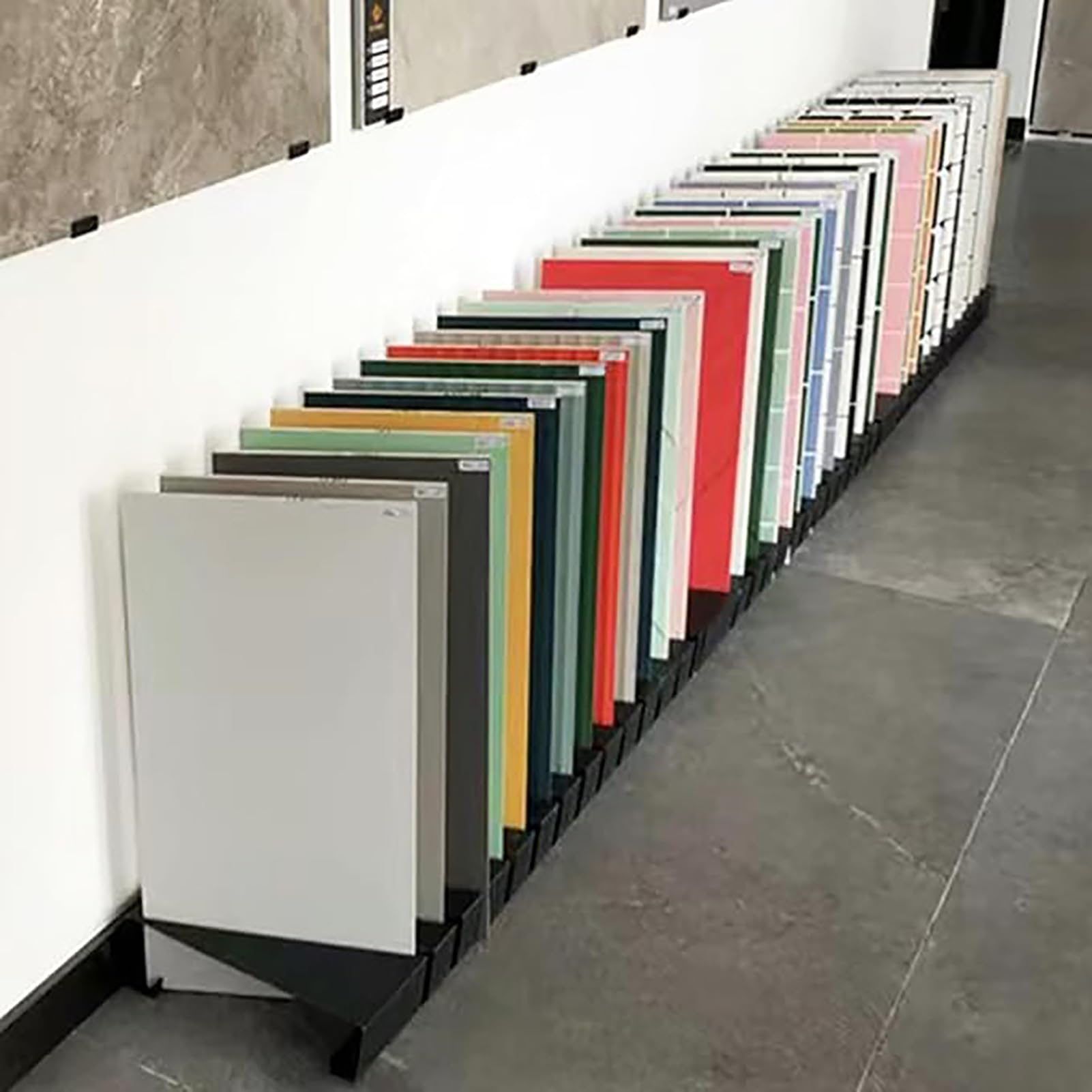 Genérico Estante de exhibición de Metal Resistente para muestras de Azulejos, Soporte para Pisos de cerámica y Madera, Soporte para Platos de Porcelana/Puerta de 13 Ranuras, 40 cm (15,75") - Negro
