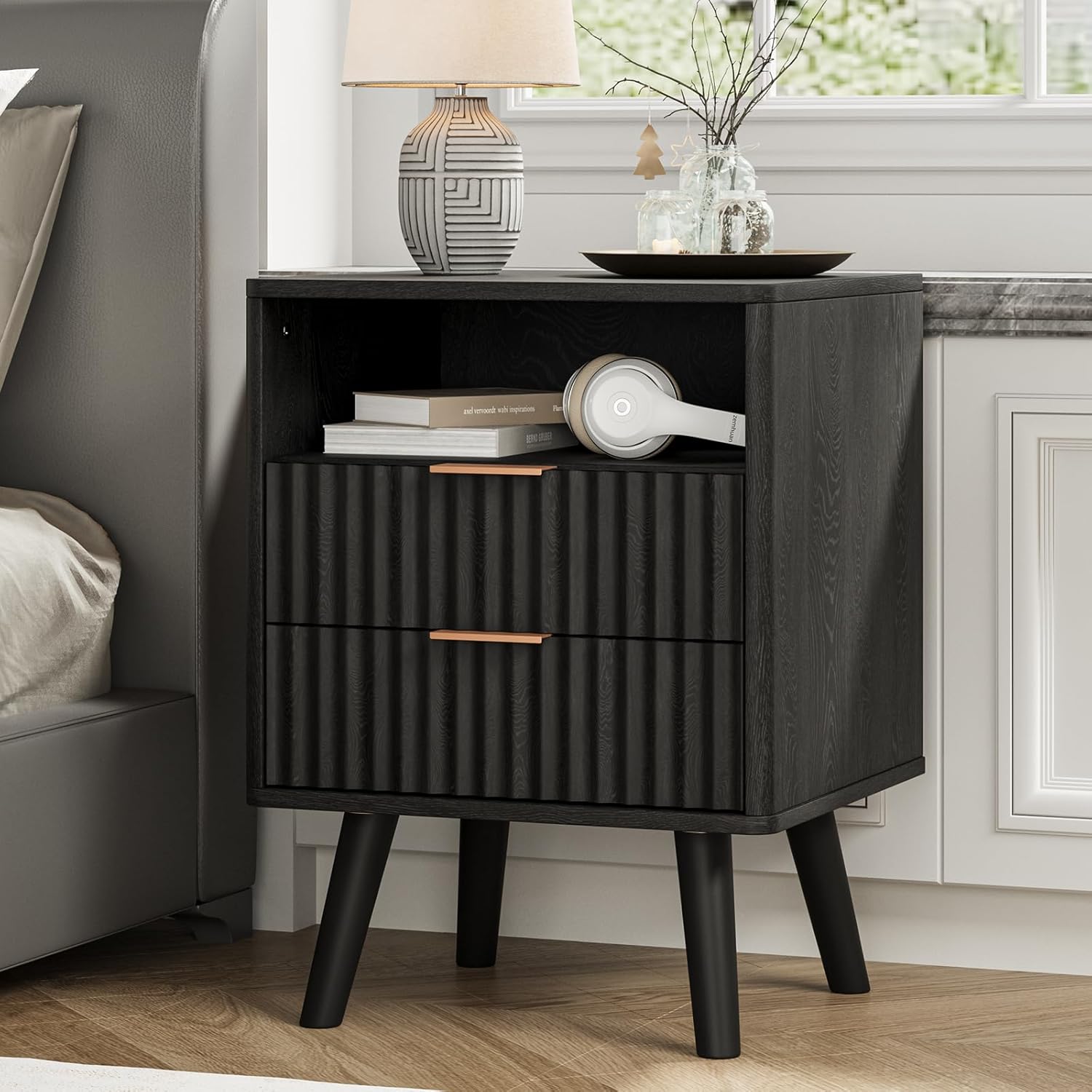 BREEZEHEAT Mid Century Modern Nightstand, Fully Assembled Vintage Wood Bedside Table with 2 Drawers, Solid Pine Wood Legs, Hand-Carved, Curved Table Top, End Table for Small Spaces, Bedroom