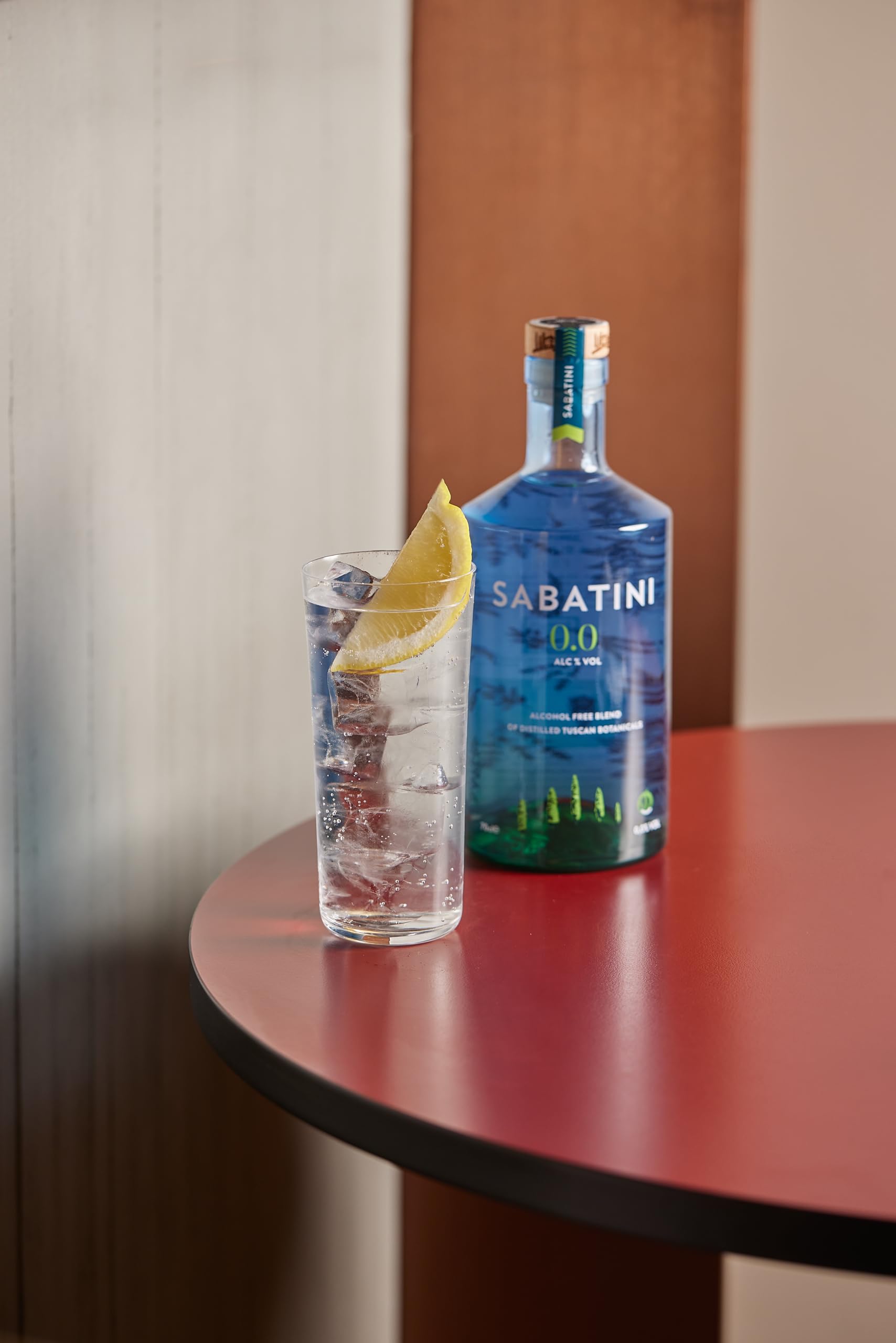 Sabatini, Distillato Analcolico 0.0, 700ml, Ideale per Gin Tonic Analcolico, Note Fresche, Citriche e Balsamiche, con Foglie di Olivo, Salvia, Timo, Lavanda, Lemon Verbena, Idea Regalo, 0.0% Vol.