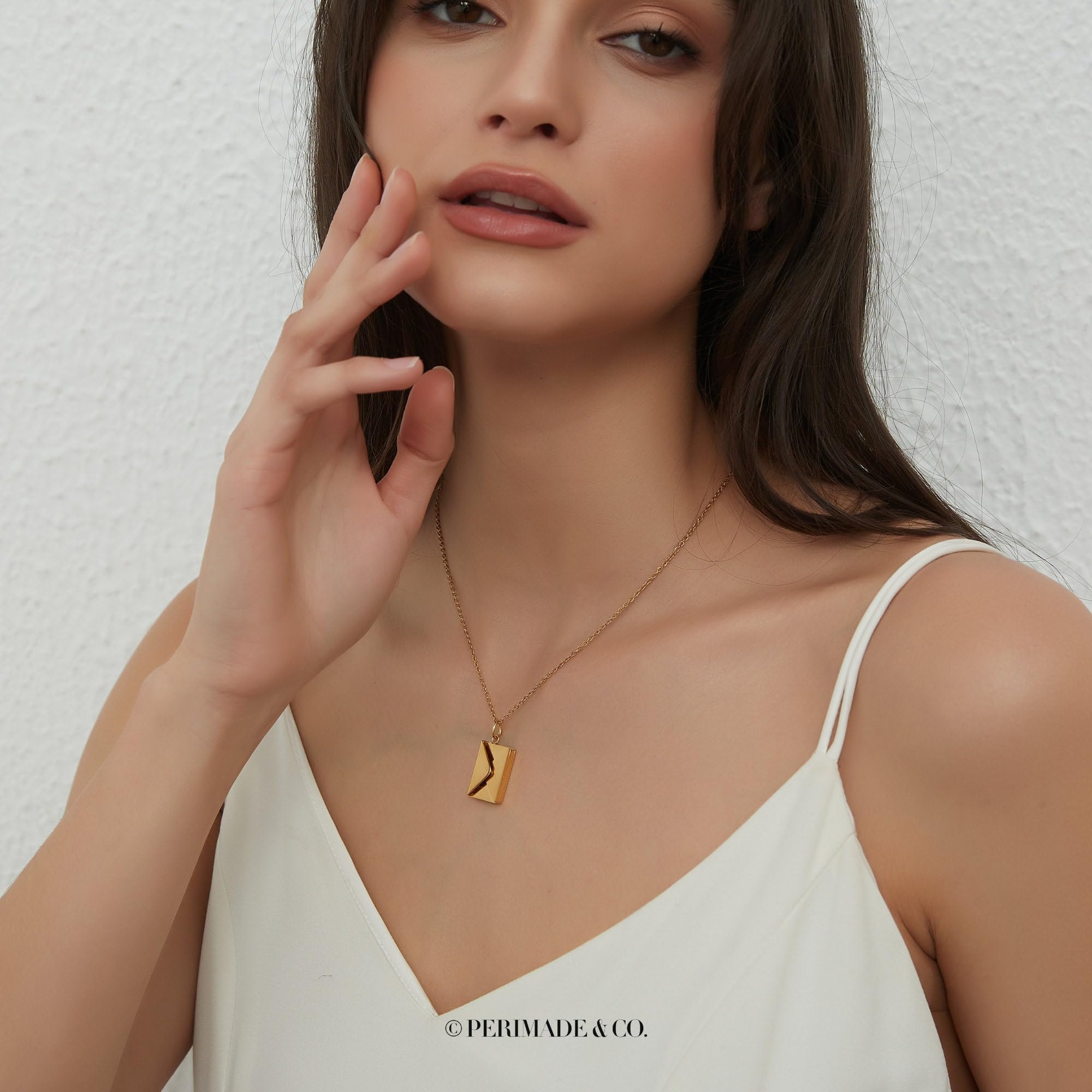 PERIMADE Collana con medaglione portafoto personalizzato che contiene immagine, collana con ciondolo con testo inciso personalizzato, in acciaio inossidabile/argento Sterling, regalo commemorativo per