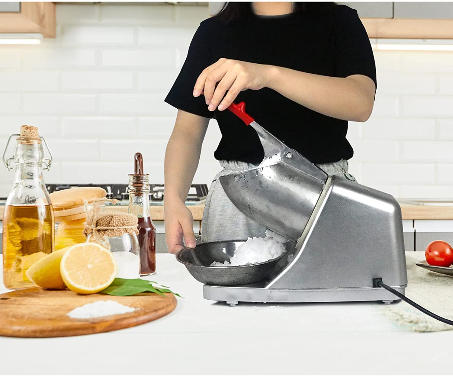 Tosucs Tritaghiaccio Elettrico 300W, 65 kg/h Elettrico Macchina del Ghiaccio Ice Maker Crusher Tritaghiaccio Bar Drink, Acciaio Inossidabile,per Uso Domestico e Commerciale(Grigio Argento)