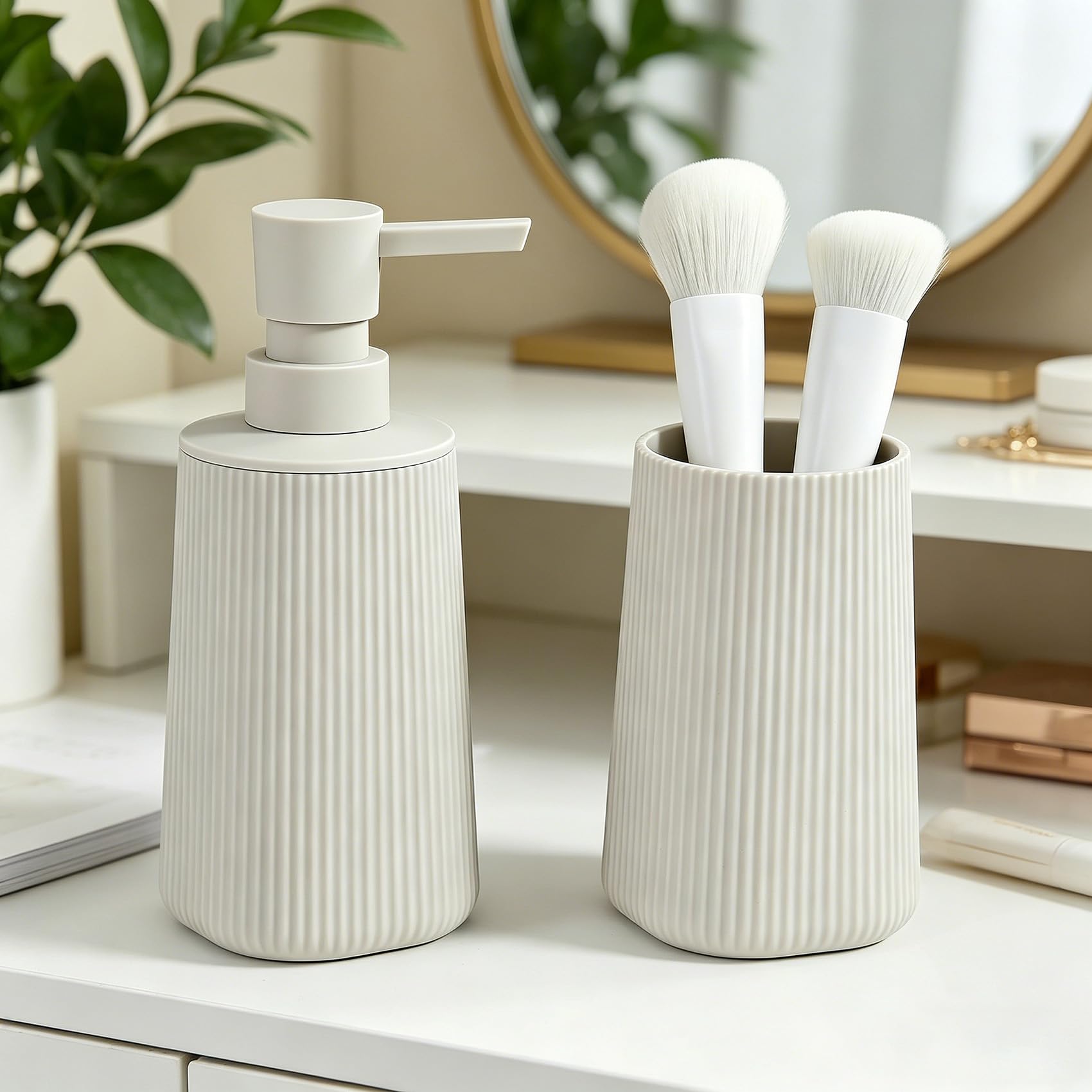 GAHEFY Juego de 2 accesorios de baño con dispensador de jabón de 250 ml y vaso para cepillo de dientes, diseño moderno de plástico ABS, para lavabo y bandeja de baño (beige)