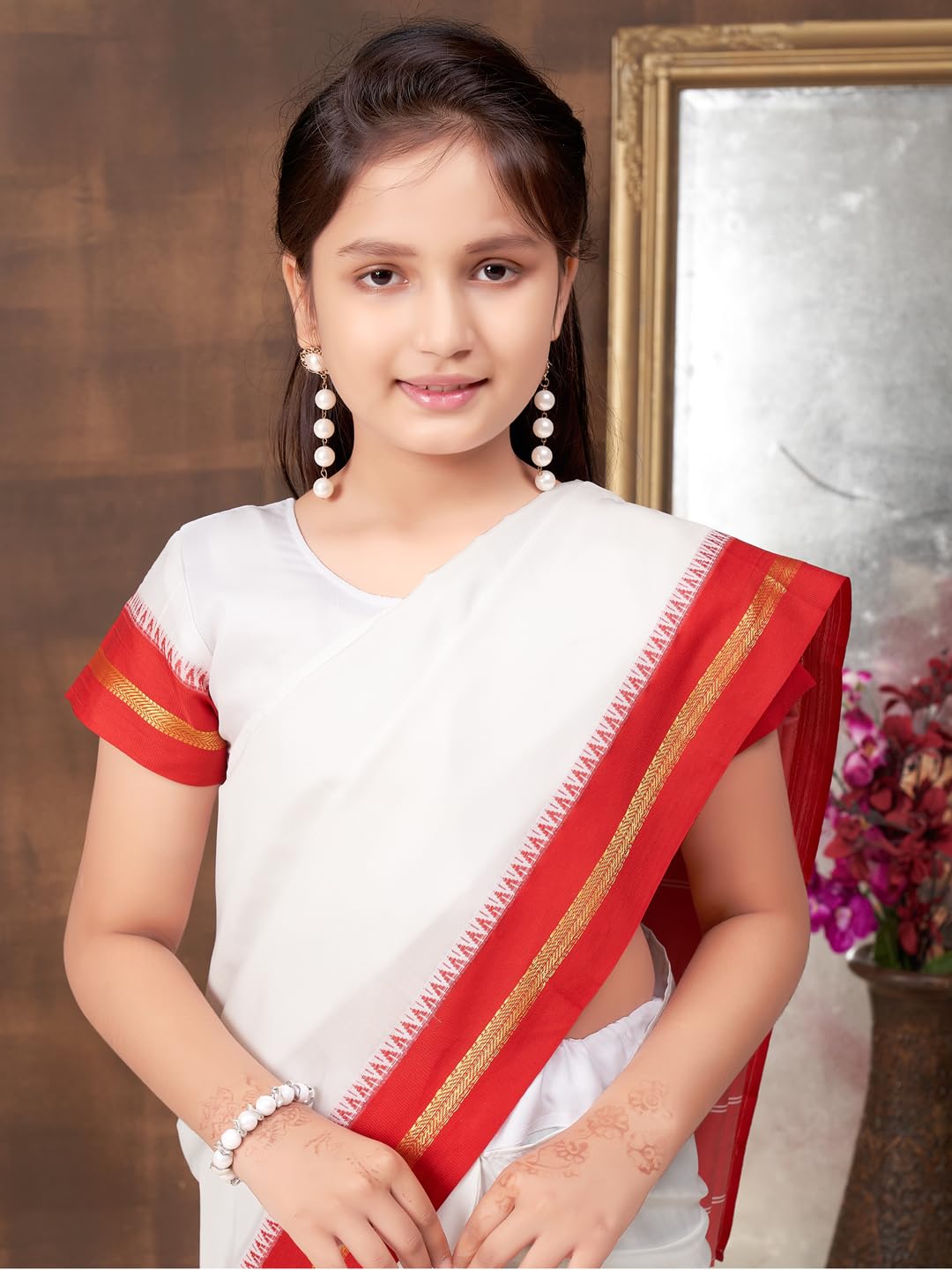 Aarika Girls Ethnic Wear White Colour Bangoli Silk Saree (3-9 Years) 3