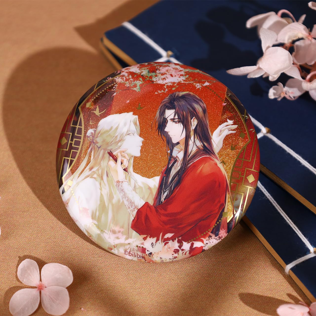 Amazon | 天官賜福（てんかんしふく）吹影镂尘シリーズ バッジ 75mm 缶