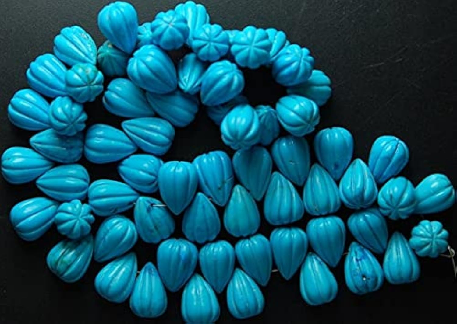 Turquoise smooth carving tear drops : trouvez enfin de grandes pierres percées pour vos sautoirs