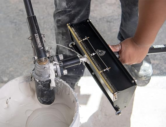 DEWALT 10-Inch MEGA Flat Box | High Capacity + Easy Clean | DXTT-2-768