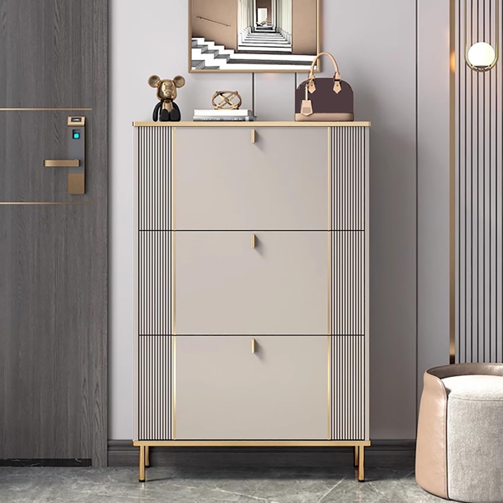 Meuble de rangement pour chaussures peu encombrant à clapets