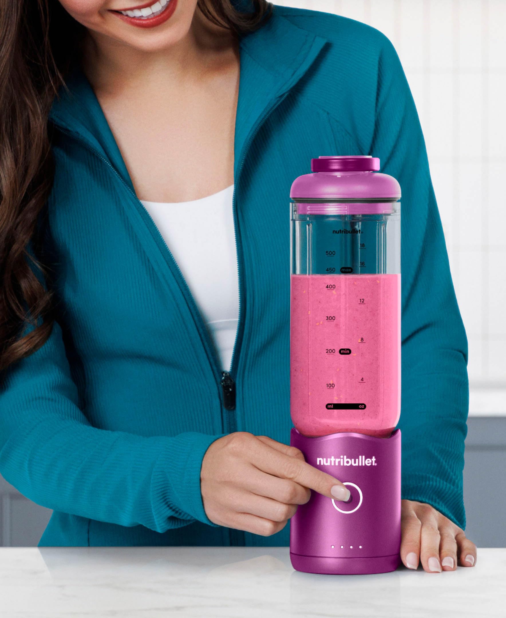 nutribullet Flex 590ml Mini Frullatore Portatile senza fili, Ricaricabile, con Manico e Tappo a Beccuccio, Tritatutto, per Smoothies e Frullati, Trita Ghiaccio e Frutta Congelata, Viola (NBP013VT)