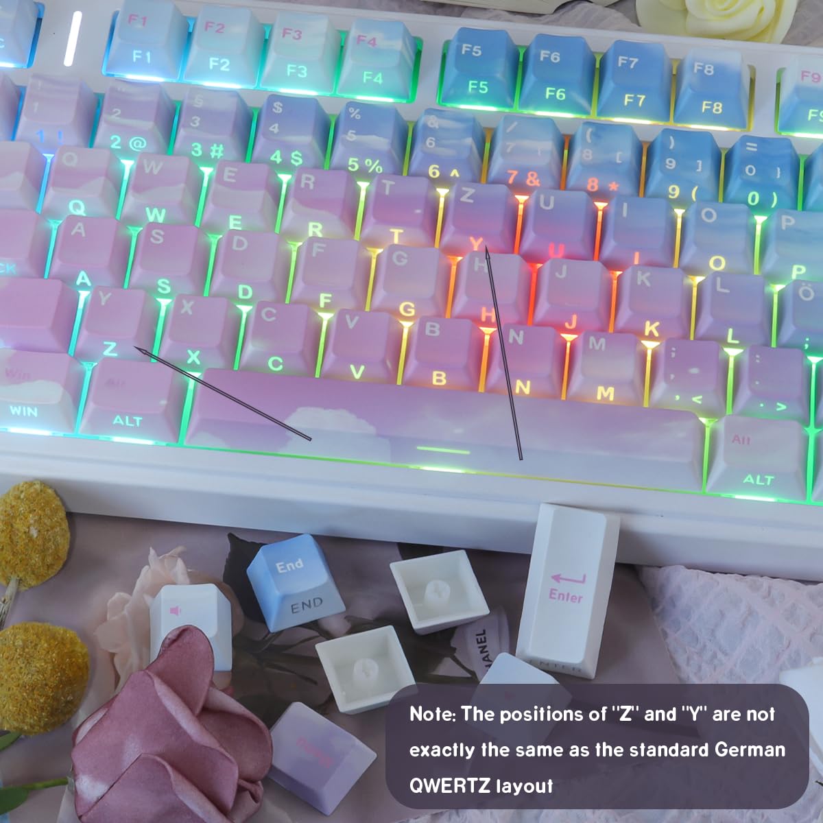PBT German ISO Keycaps, 135 touches dégradé bleu rose double shot Dye-Sub Cherry Profile Side Printed Shine Through Keycap for Cherry MX Switch QWERTZ Layout Mechanical Keyboards