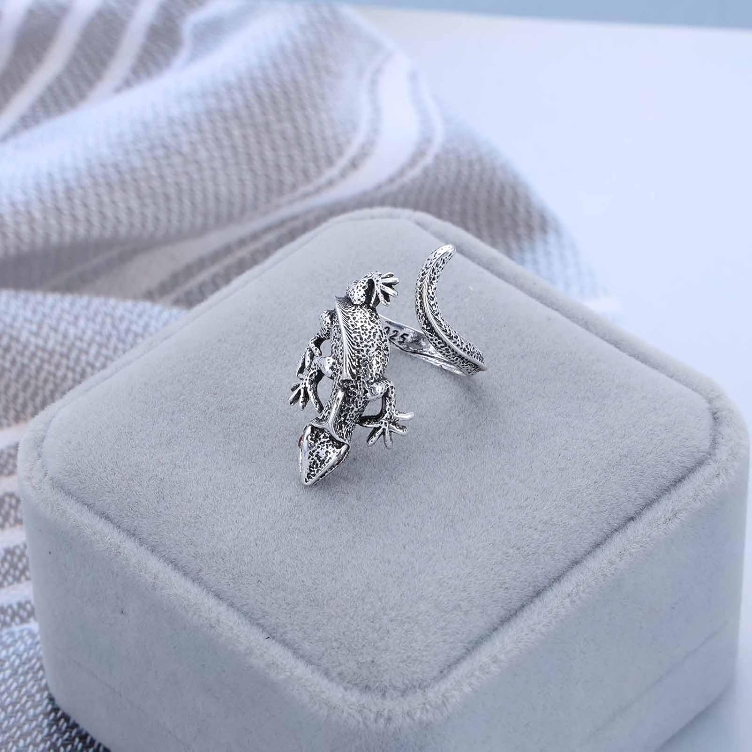 Andelaisi Boho Lizard Finger Ring Vintage Gecko Wrap Open Ring Silver 3D Lizard Open Knuckle Ring Chameleons Adjustable Stacking Ring Jewelry for Women - Image 3
