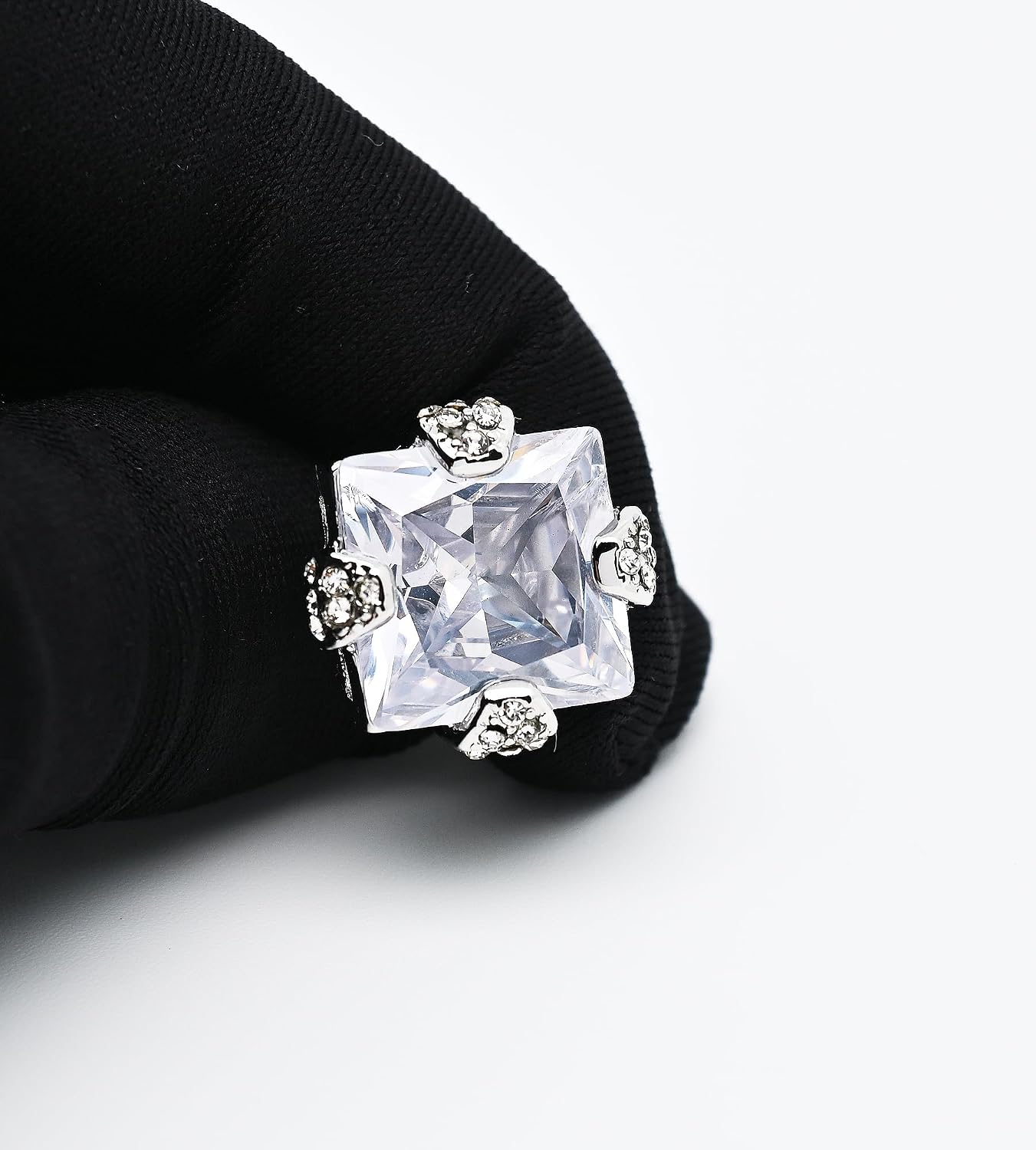 Silver Square Crystal Cufflinks for Men Lady Party Dress In Gift Case | Classic Transparent Gemstone Men's Women Cuff Links Jewelry for Wedding Party Daily Office Formal Casual Events Tuxedo Shirt