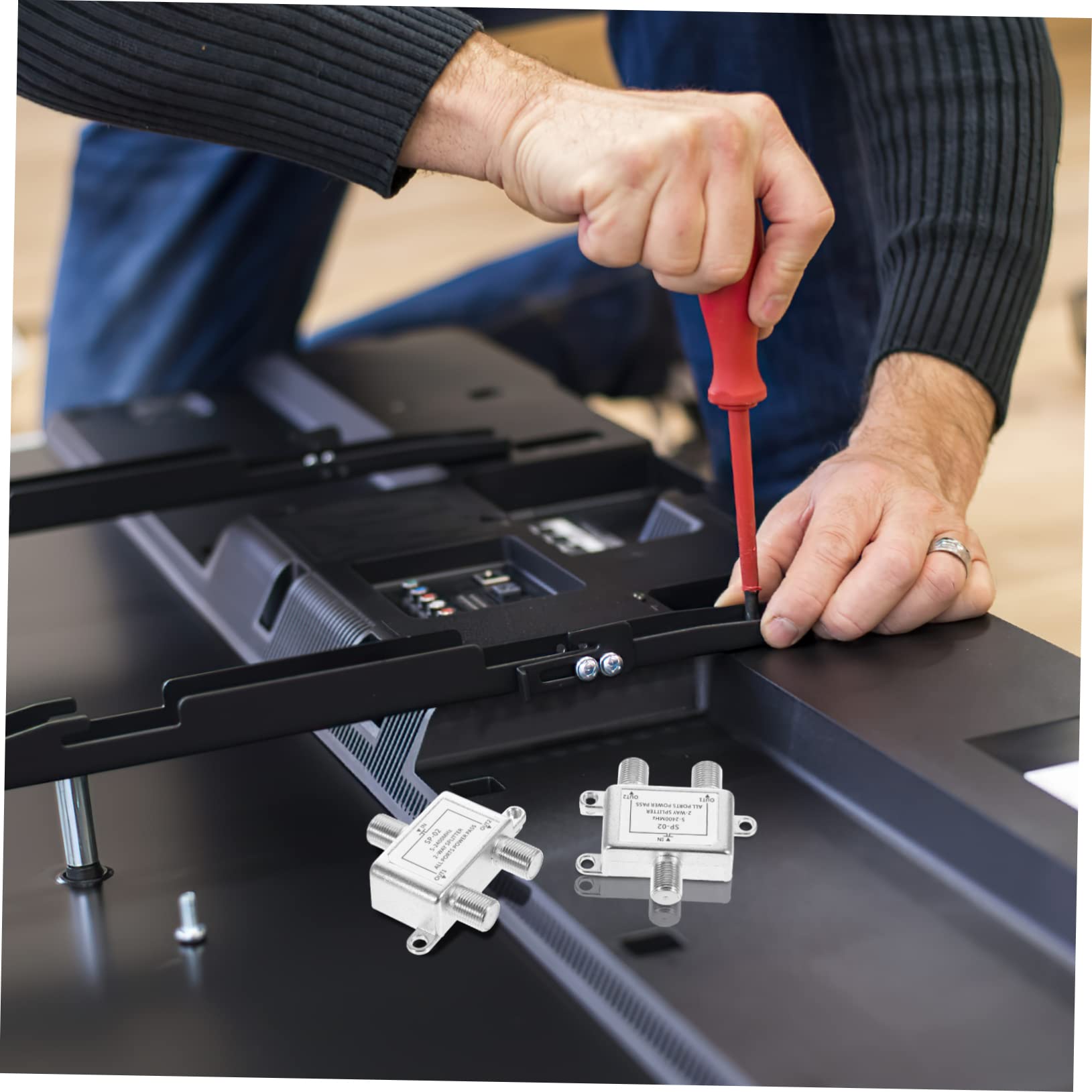 VILLCASE Coax Splitter for Cable Tv Dual Output Signal Distributor Easy Mounting High Durability Compatible and Systems for Satellite and Tv Connections