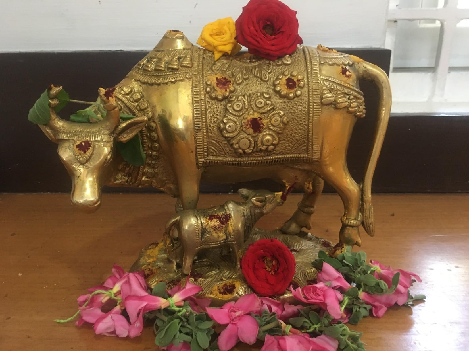 Brass Kamdhenu Cow and Calf Idol | Handcrafted Nandi Cow Sculpture for Puja, Vastu & Home Decor (6 x 4 x 6.5 Inches, 2.8kg)