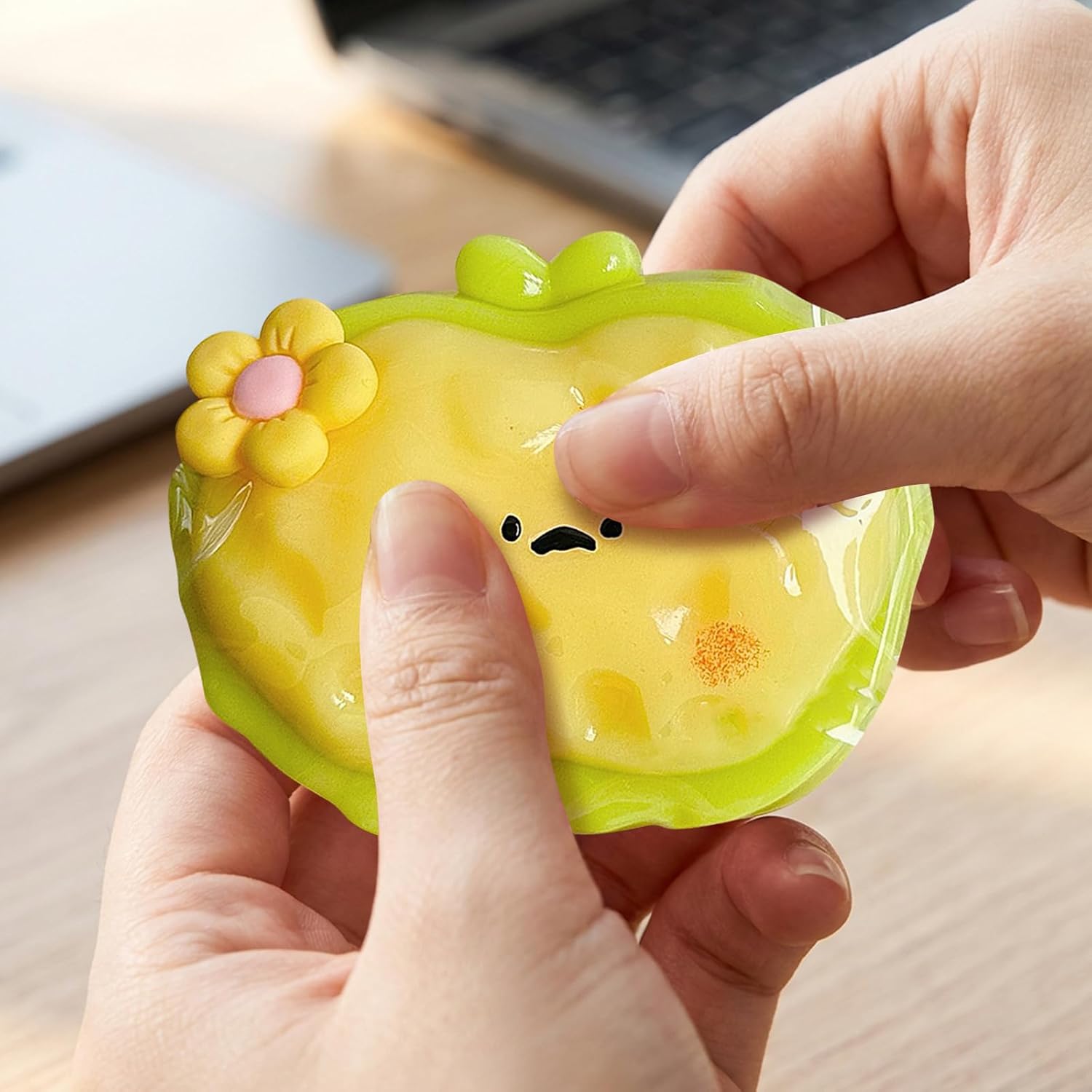 Creamy Red & Green Apple Squeeze Toy, Super Soft Fruit Stress Reliever, Cute Glossy Finish Sensory Fidget Ball, Slow Rising Decompression Gift, Satisfying Squeeze Pal