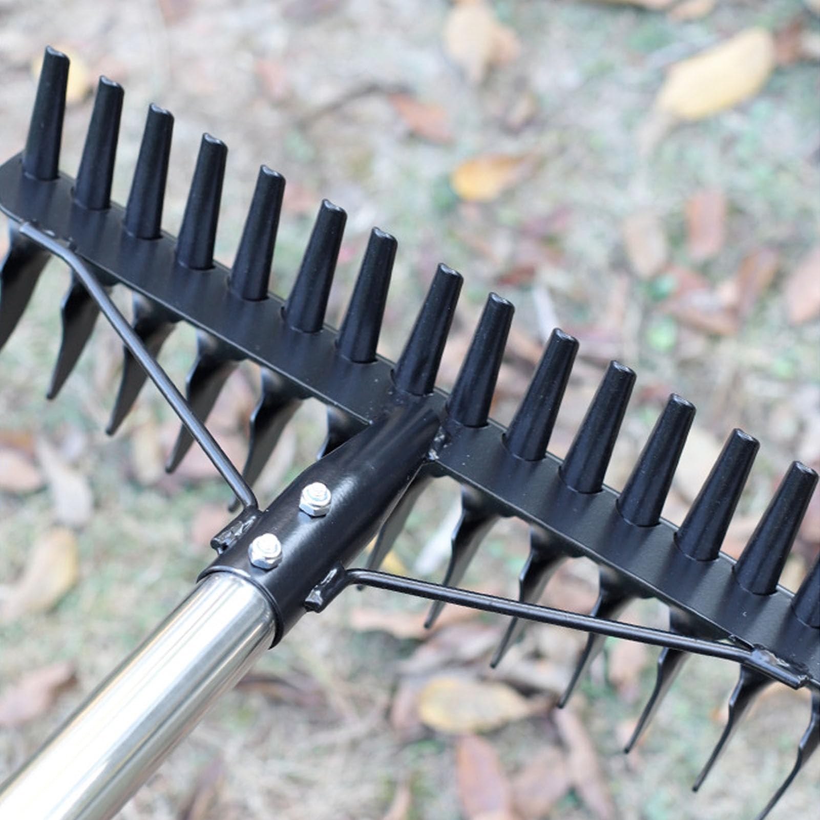 Rastrello da Giardino in Metallo a Doppia Faccia con Lunghezza Regolabile, Strumento per Allentare il Terreno per la Cura del Prato, Testa da 36,5 Cm