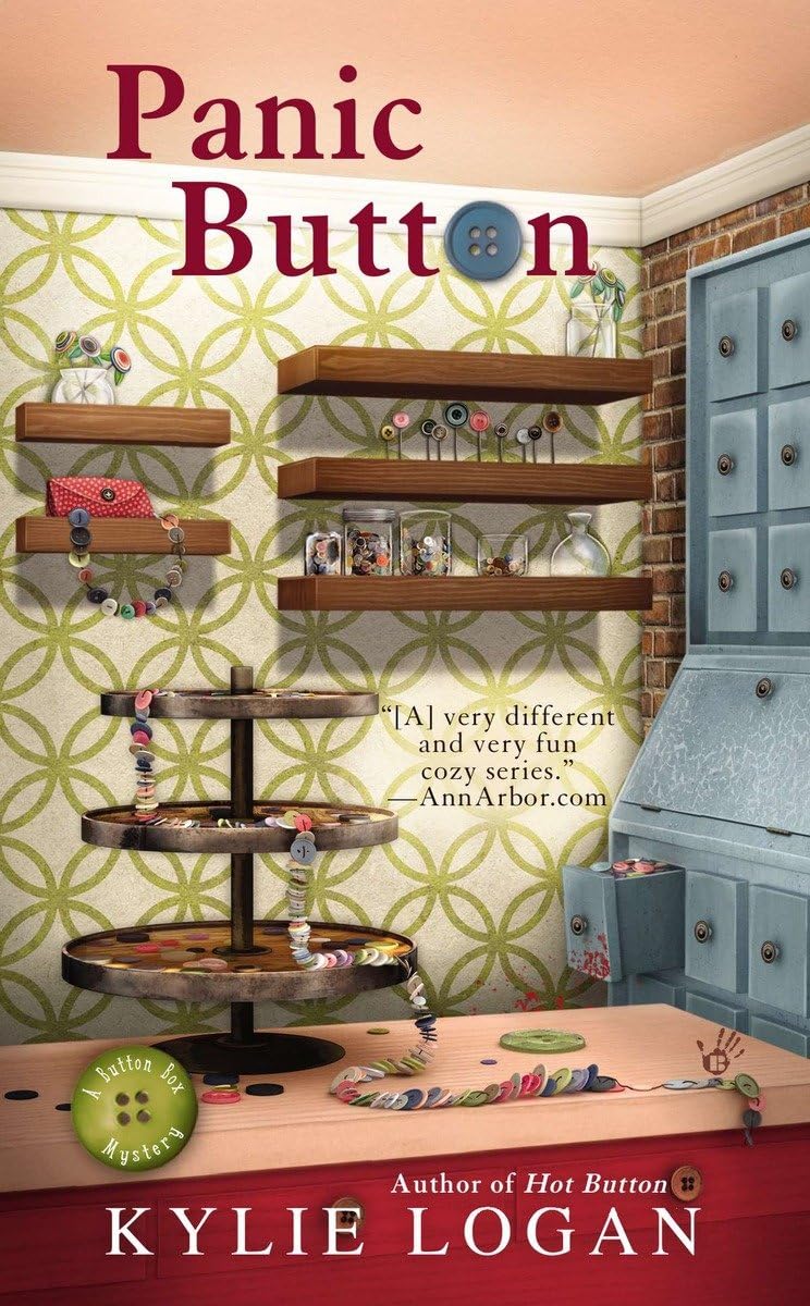 Panic Button (Button Box Mystery) Logan, Kylie 9780425251836 Amazon
