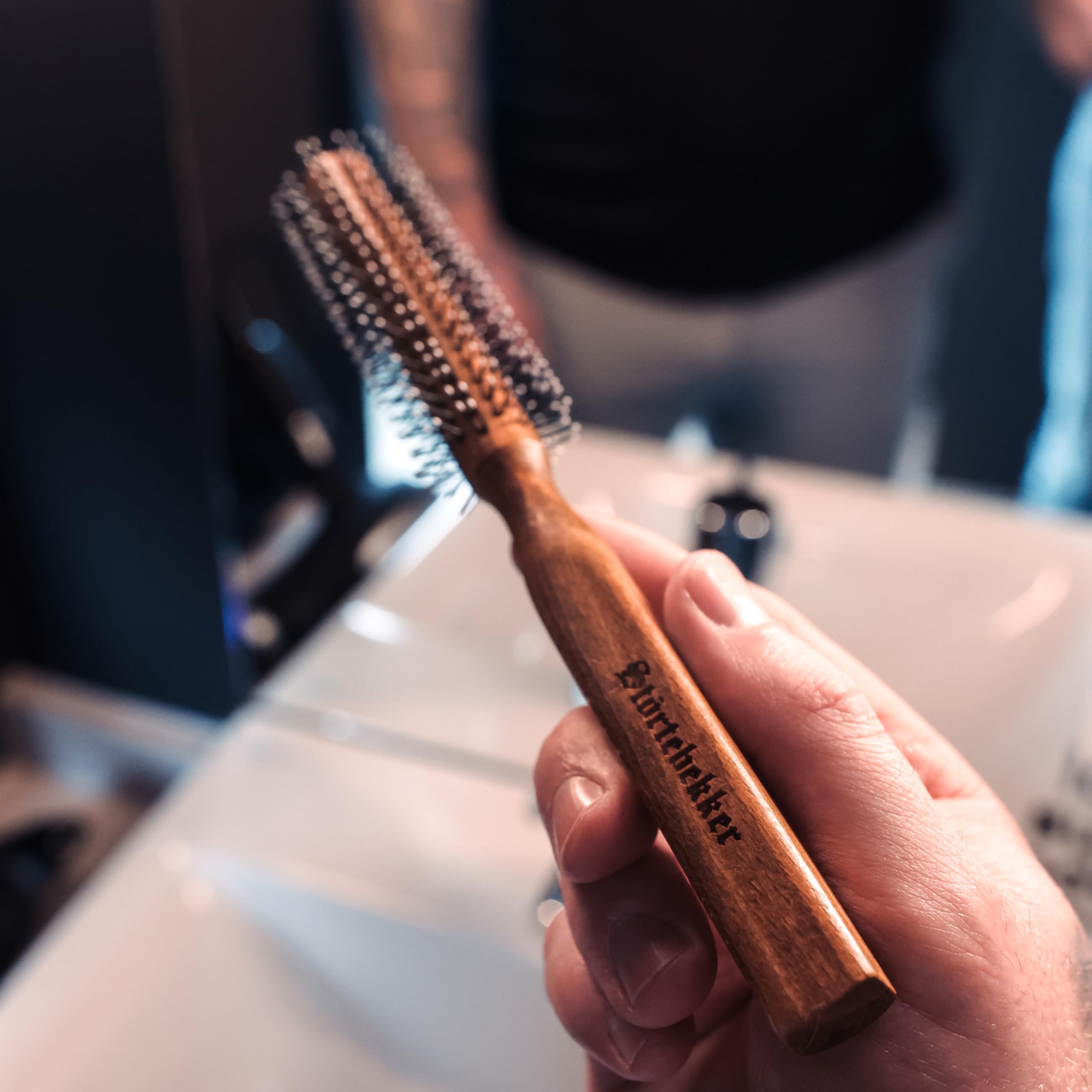 Störtebekker® Premium Bart-Rundbürste - Made in Germany - Entwirrt den Bart und bringt ihn in Form - Beugt Juckreiz vor - Bartbürste für den Mann - Beard Brush