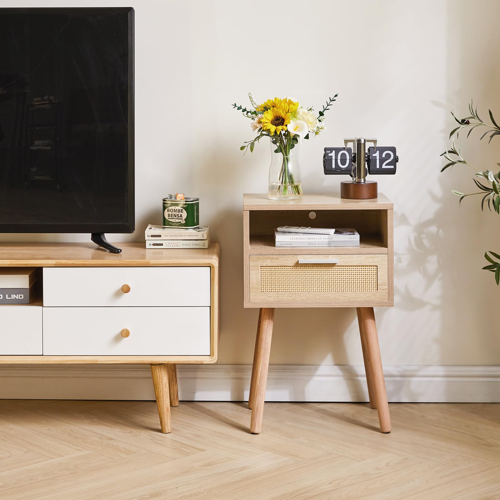 IBUYKE Comodino in rattan, tavolino boho con cassetto, ripiano aperto, comodino in legno, tavolino con gambe per camera da letto, soggiorno e piccoli spazi, naturale WNS009N