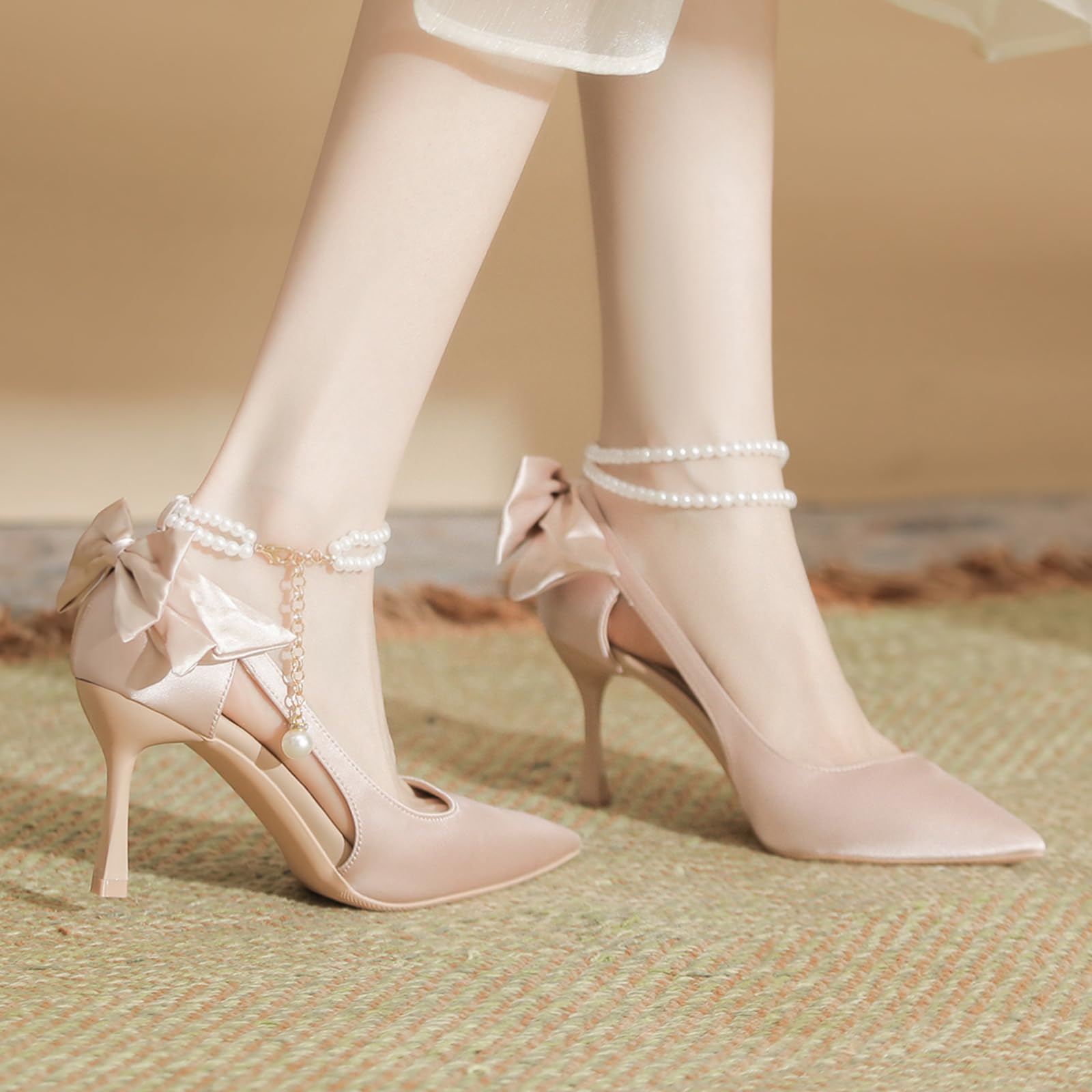 Eleganckie satynowe obcasy ślubne 5 cm szpilki z bocznym wycięciem perłowym łańcuszkiem na kostkę i kokardą z tyłu szpiczasty nosek antypoślizgowa podeszwa dostępna w rozmiarach 34-44, Szampański