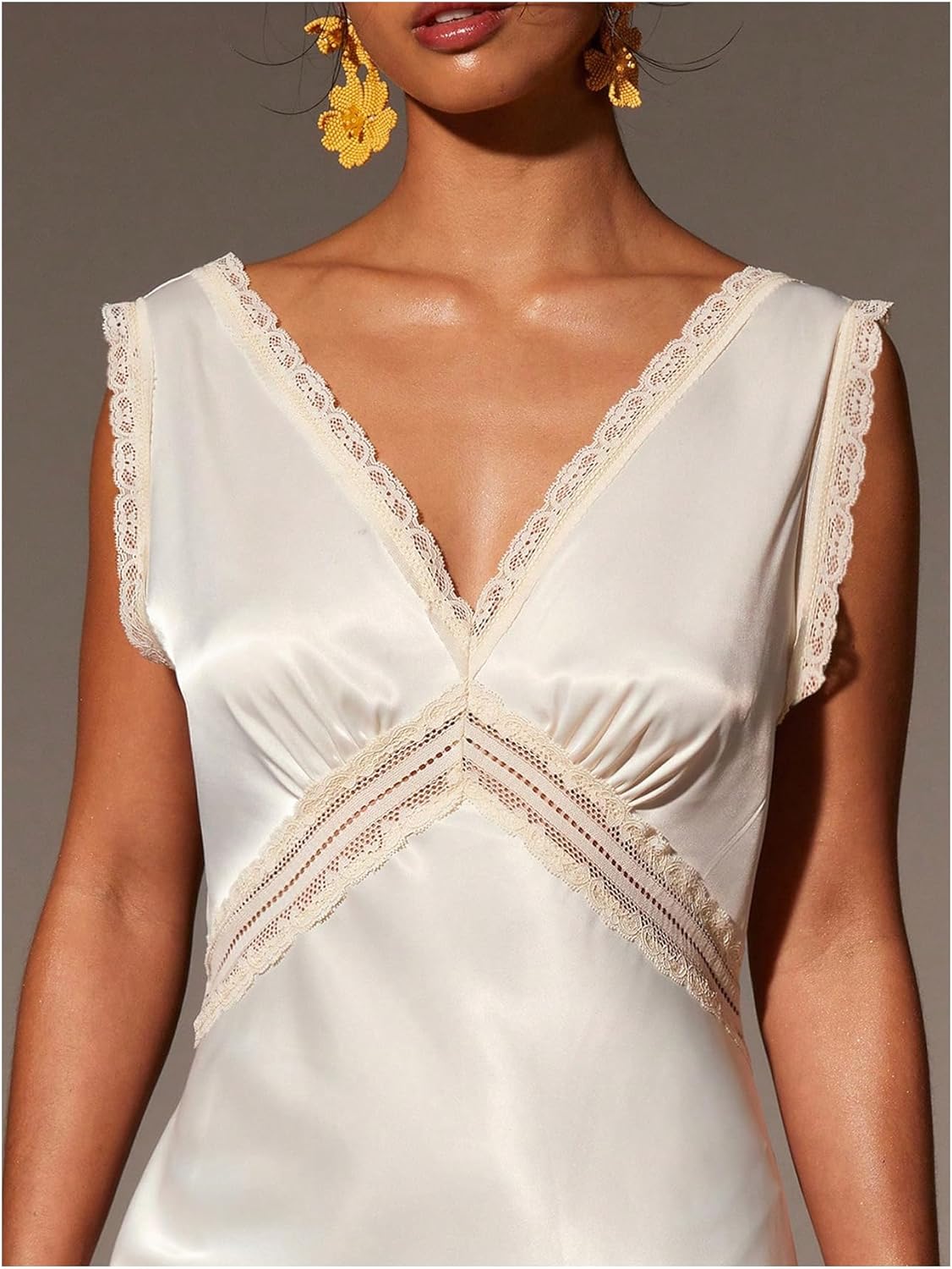 WDIRARA Women's Lace Trim V Neck Sleeveless Maxi Dress Backless Wedding Guest Long Dresses - Image 4