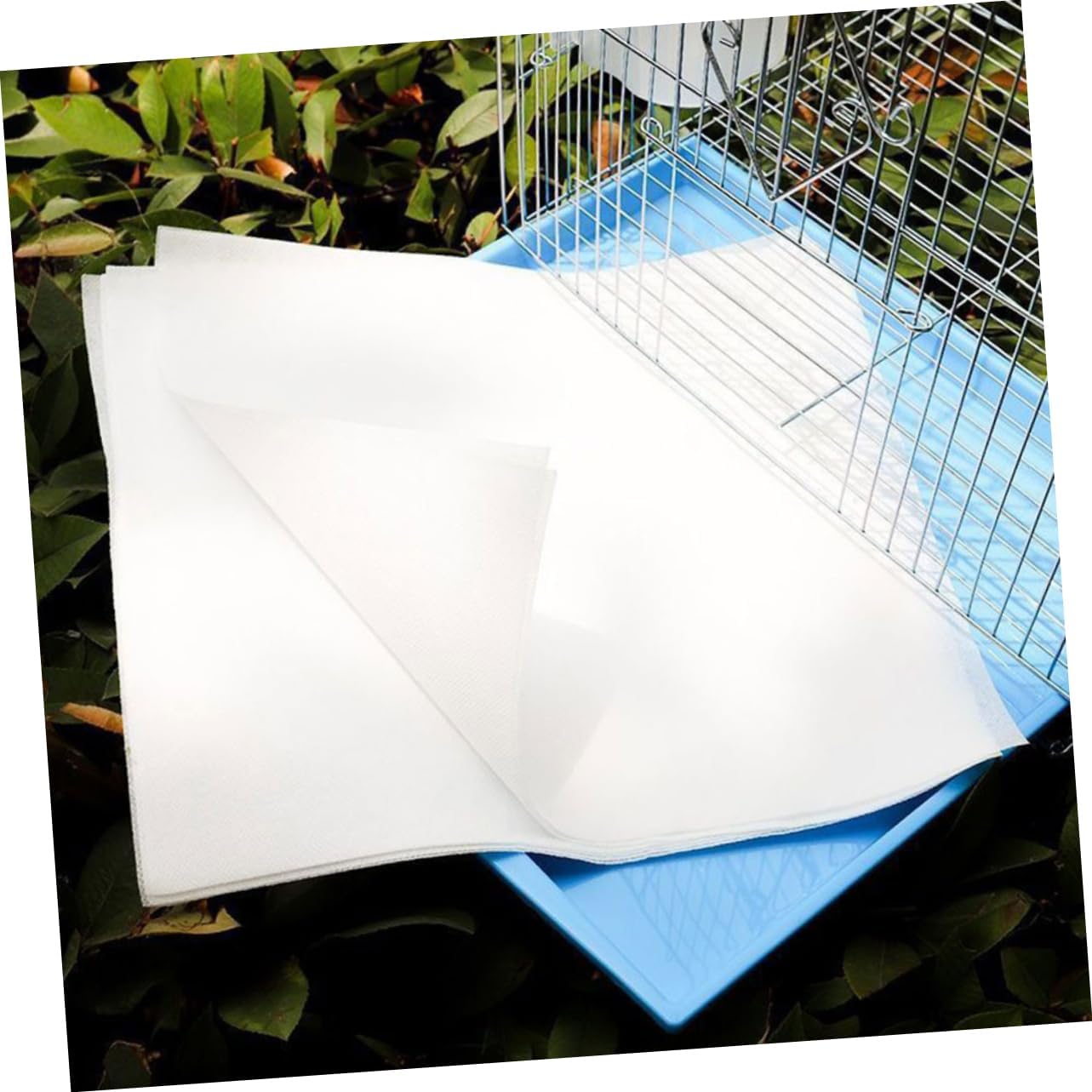100pcs Bird Cage Paper Liners Disposable Absorbent Bedding for Parrot Cages Easy Cleanup for All Bird Types