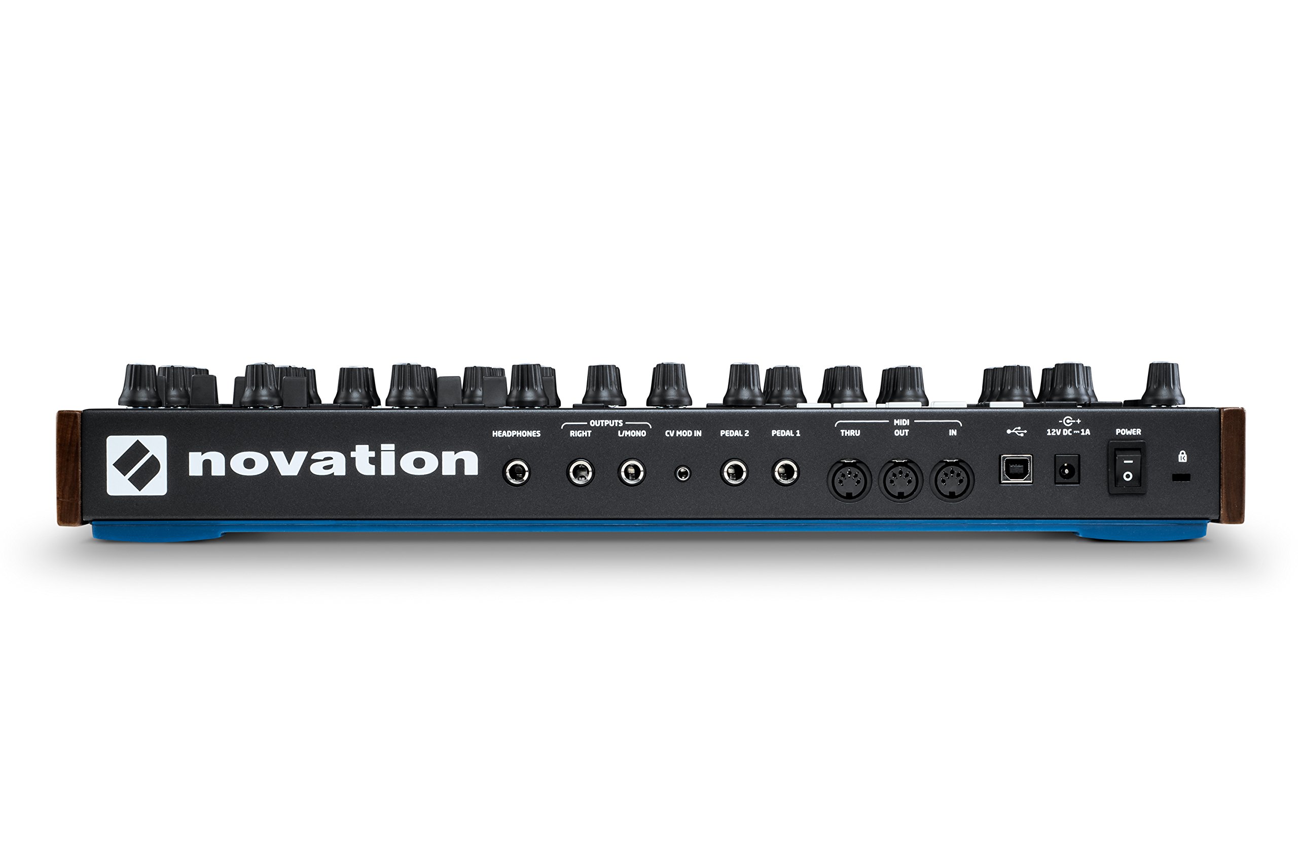 Novation Peak Synthétiseur polyphonique de 8 voix au format desktop, avec 2 LFO par voix, une matrice de modulation de 16 slots, 3 points de distorsion analogique et des effets numériques