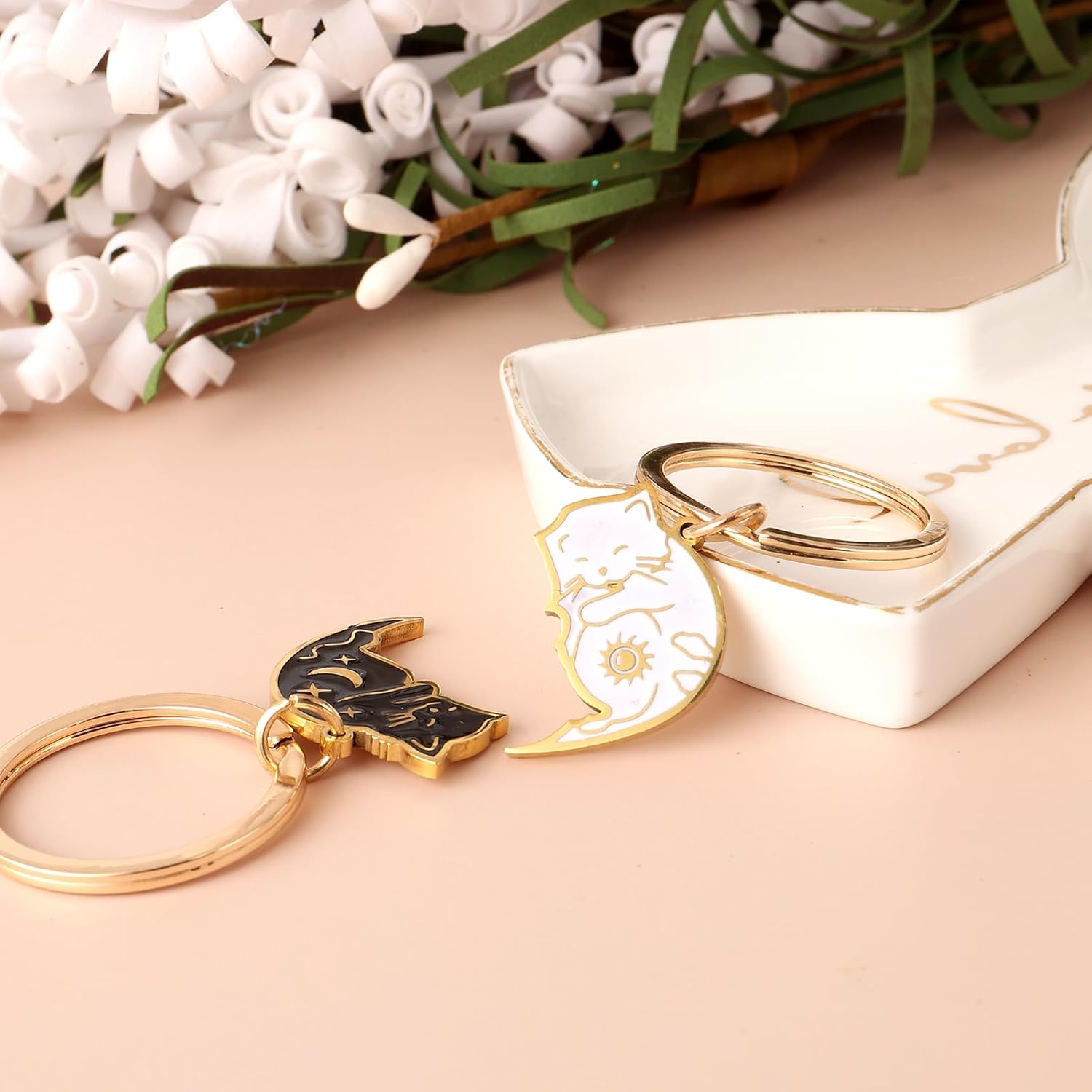 Mabor Matching Keychains Cat, Couples Keychain,A Pair of Matching Keychain,Can Be Seperated to 2 Pcs Cute Cat Key Chain,Couple Gift,Best Friend Keychain Women Men