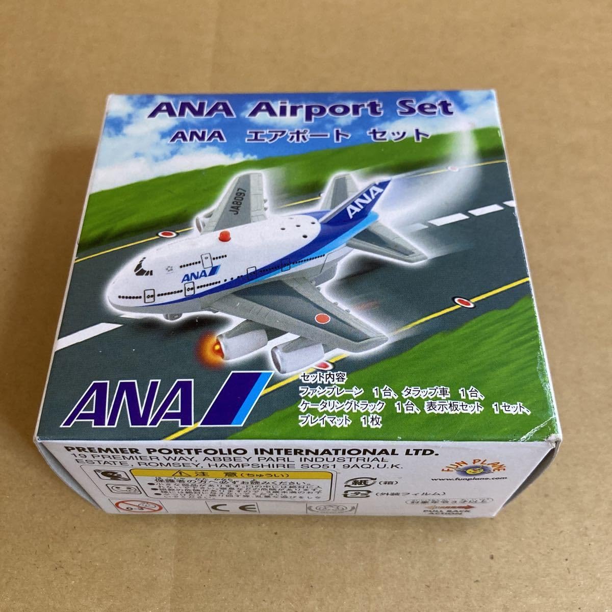 Amazon.co.jp: FUN PLANE ANA Airport Set : Toys & Games